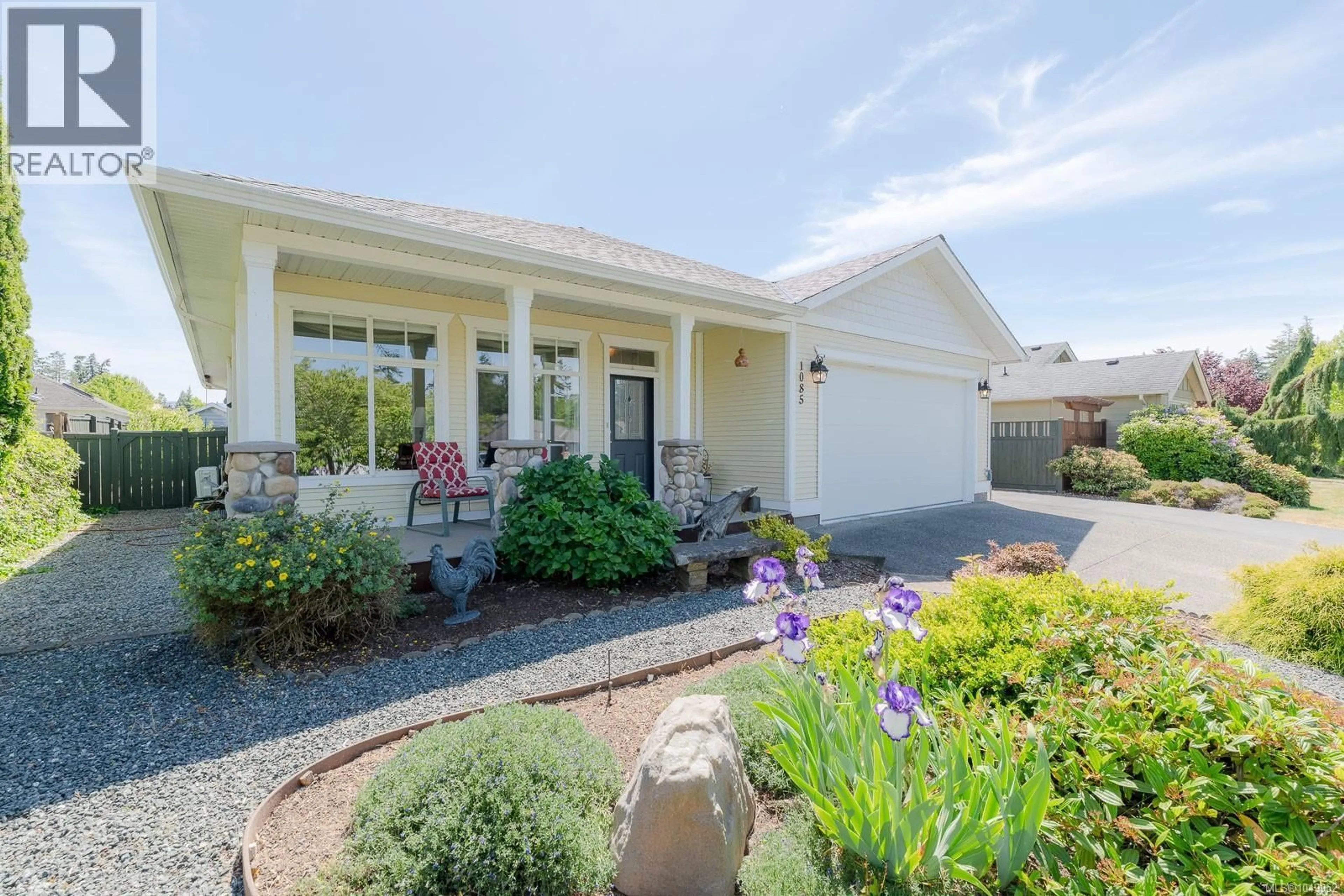 Home with vinyl exterior material, street for 1085 TARA CRESCENT, Parksville British Columbia V9P2W5