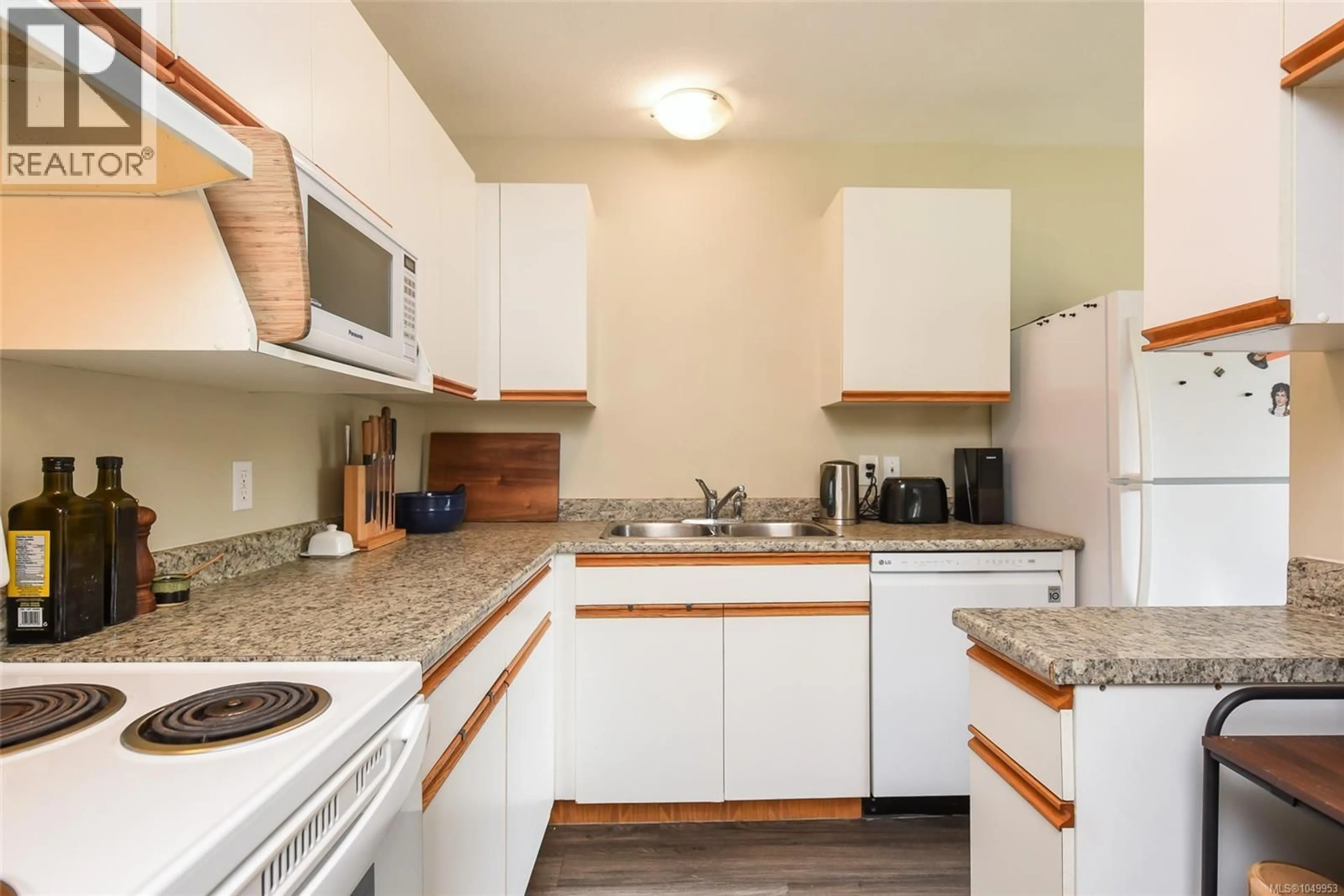 Standard kitchen, unknown for 105 - 123 BACK ROAD, Courtenay British Columbia V9N3W5