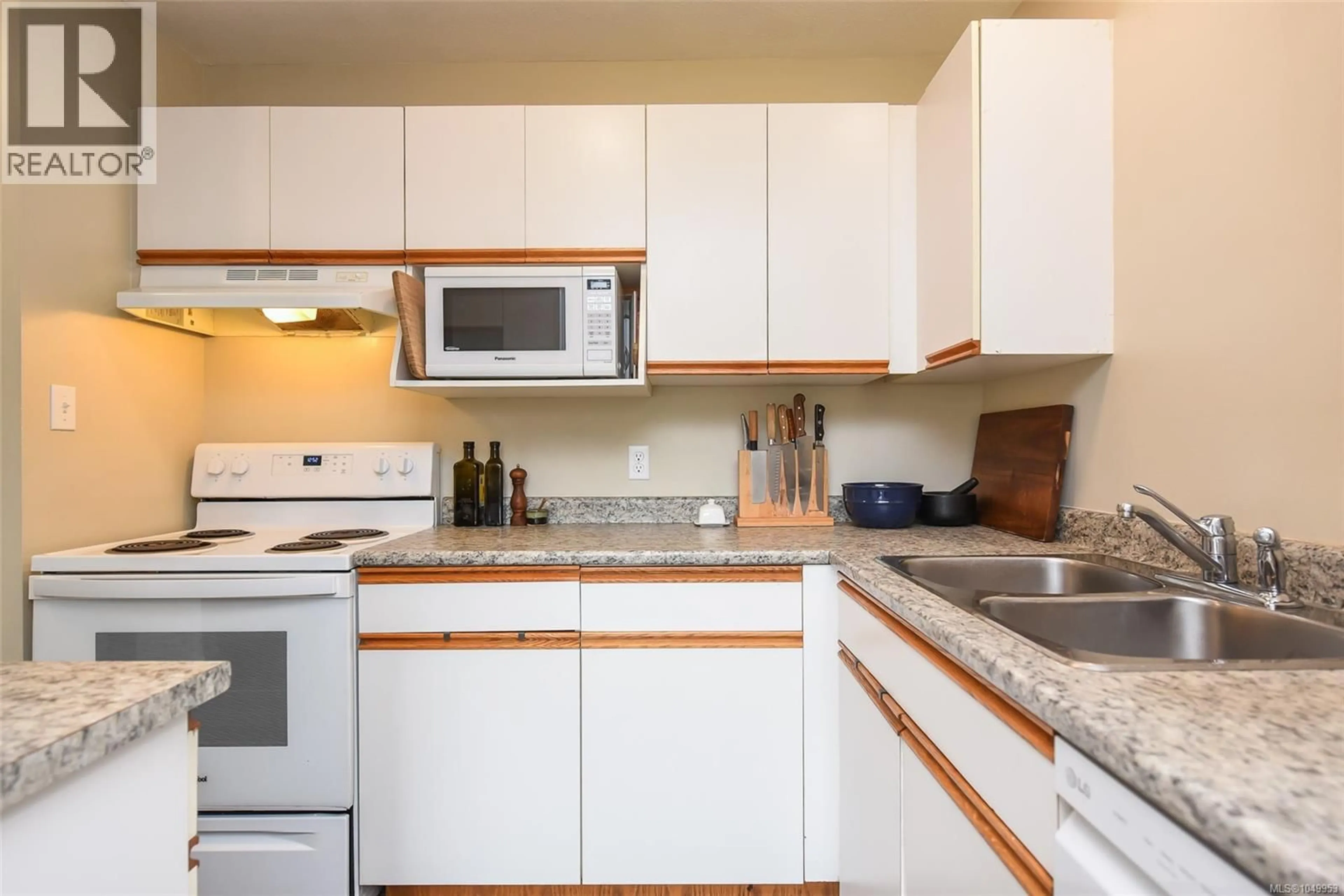 Standard kitchen, unknown for 105 - 123 BACK ROAD, Courtenay British Columbia V9N3W5