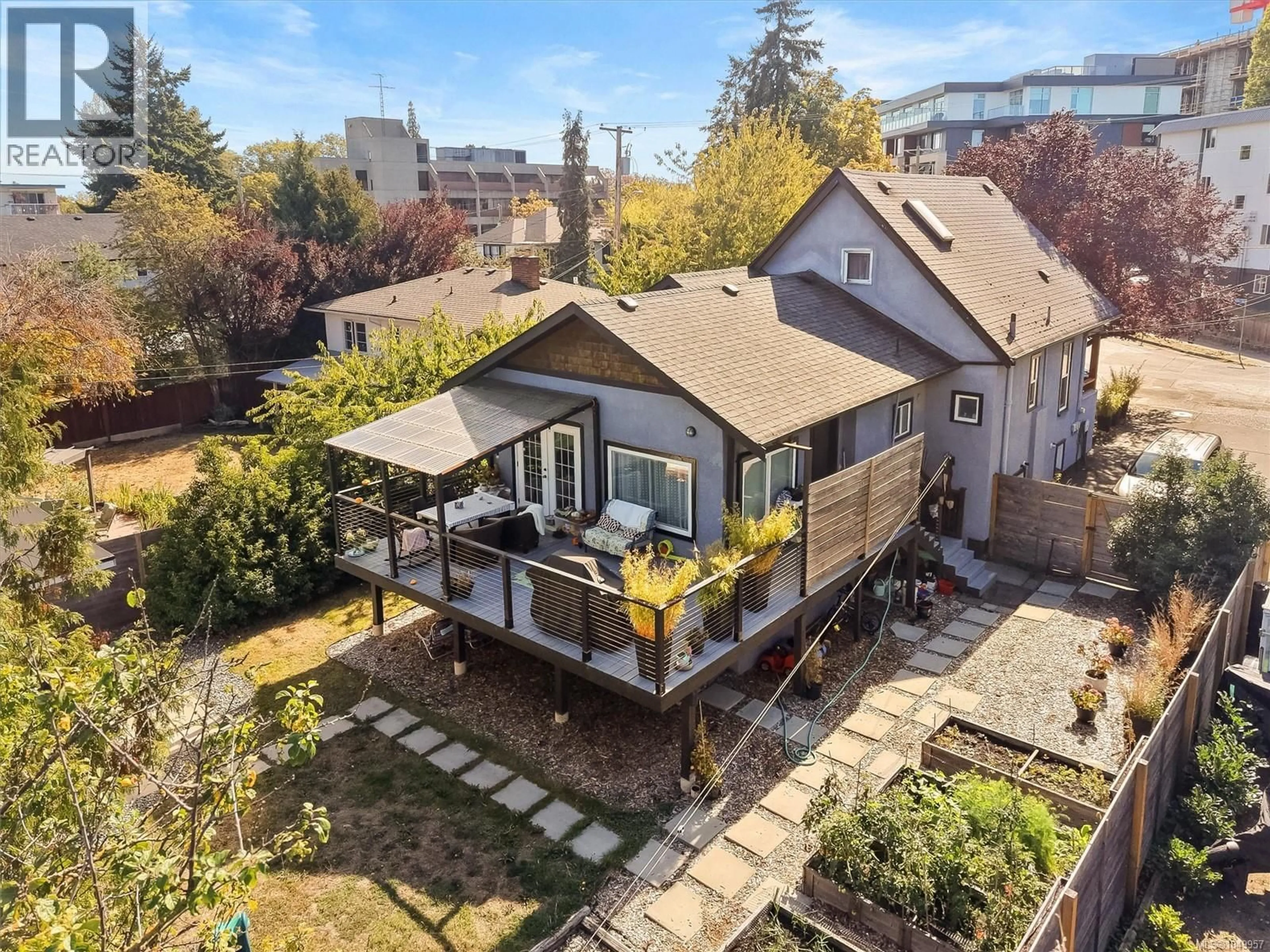 A pic from outside/outdoor area/front of a property/back of a property/a pic from drone, unknown for 1746 PEMBROKE STREET, Victoria British Columbia V8R1W6