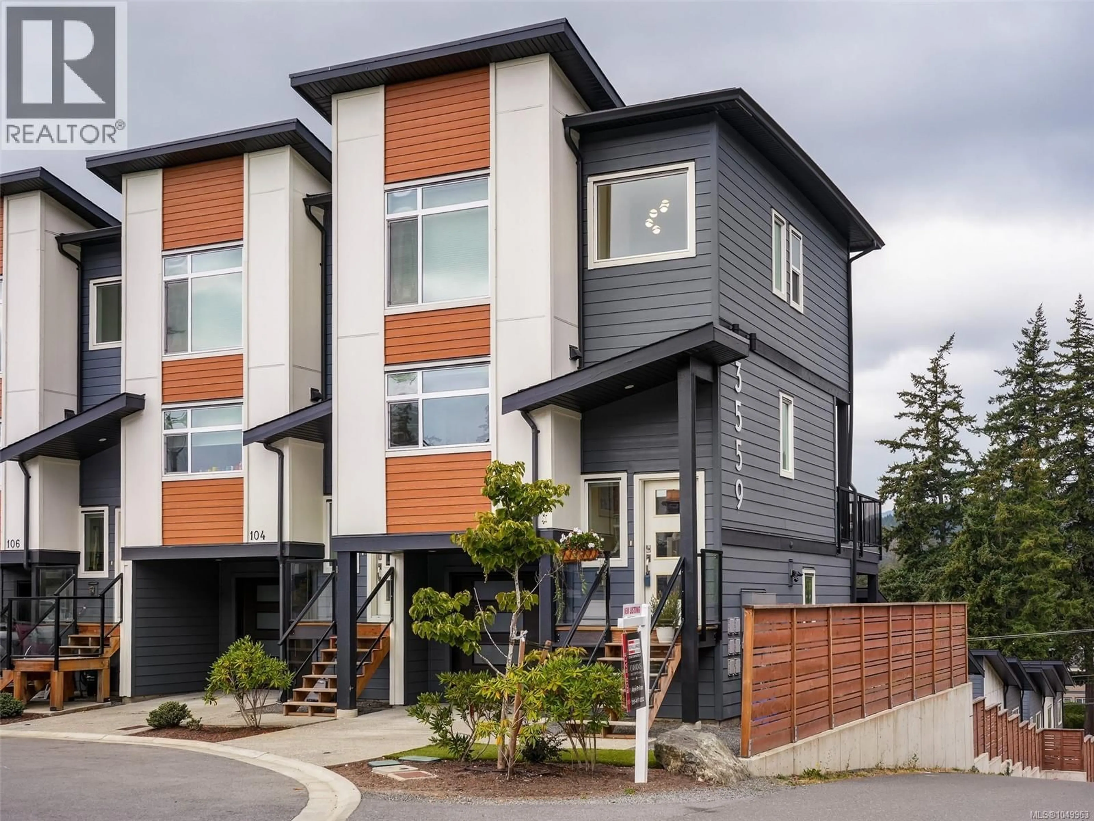 Home with vinyl exterior material, street for 102 - 3559 VISION WAY, Langford British Columbia V9C0C4