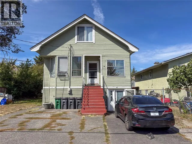 720 VERNON AVENUE, Saanich 2