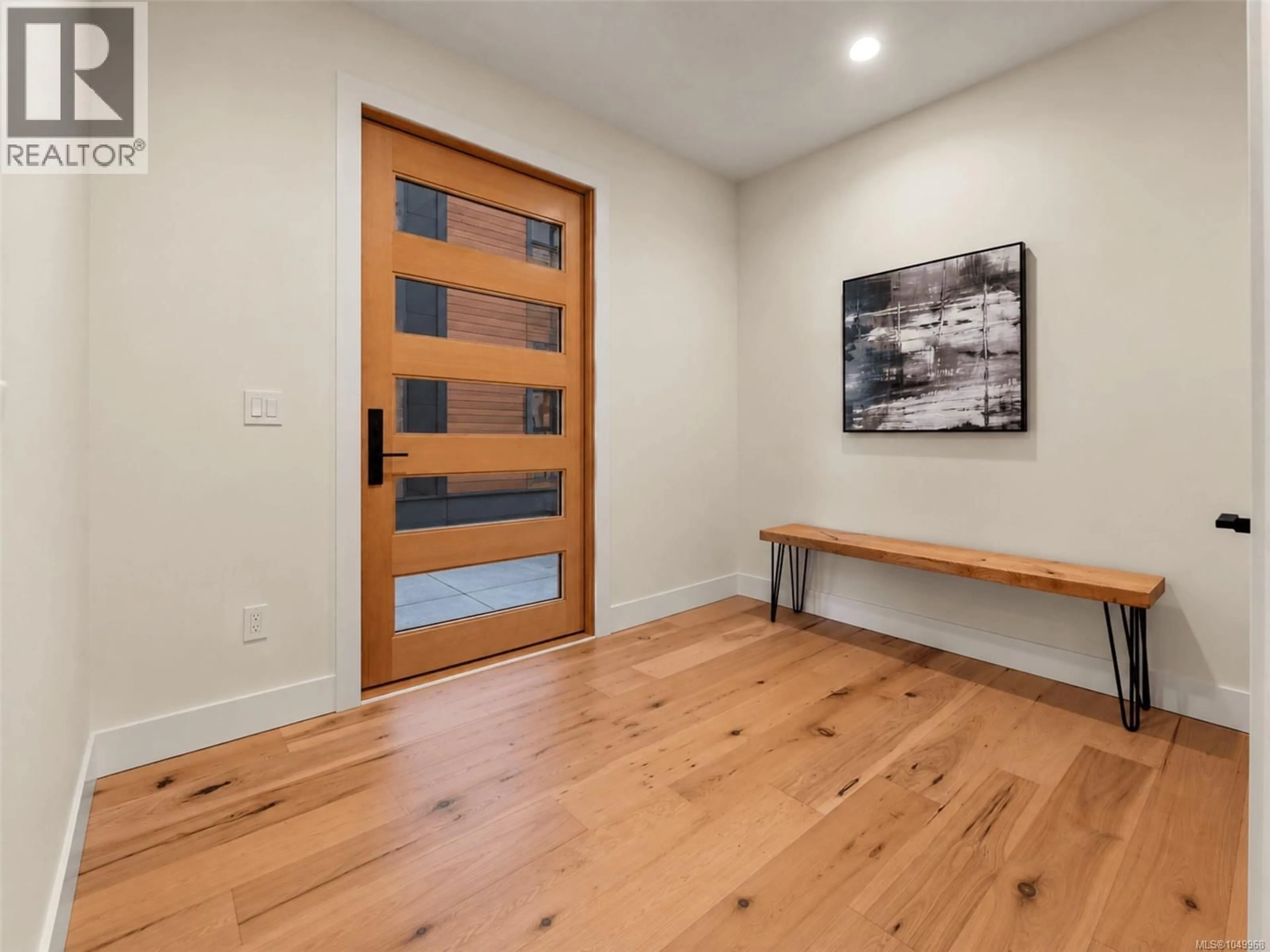 Indoor entryway for 1 - 2215 GREENLANDS ROAD, Saanich British Columbia V8N1T6