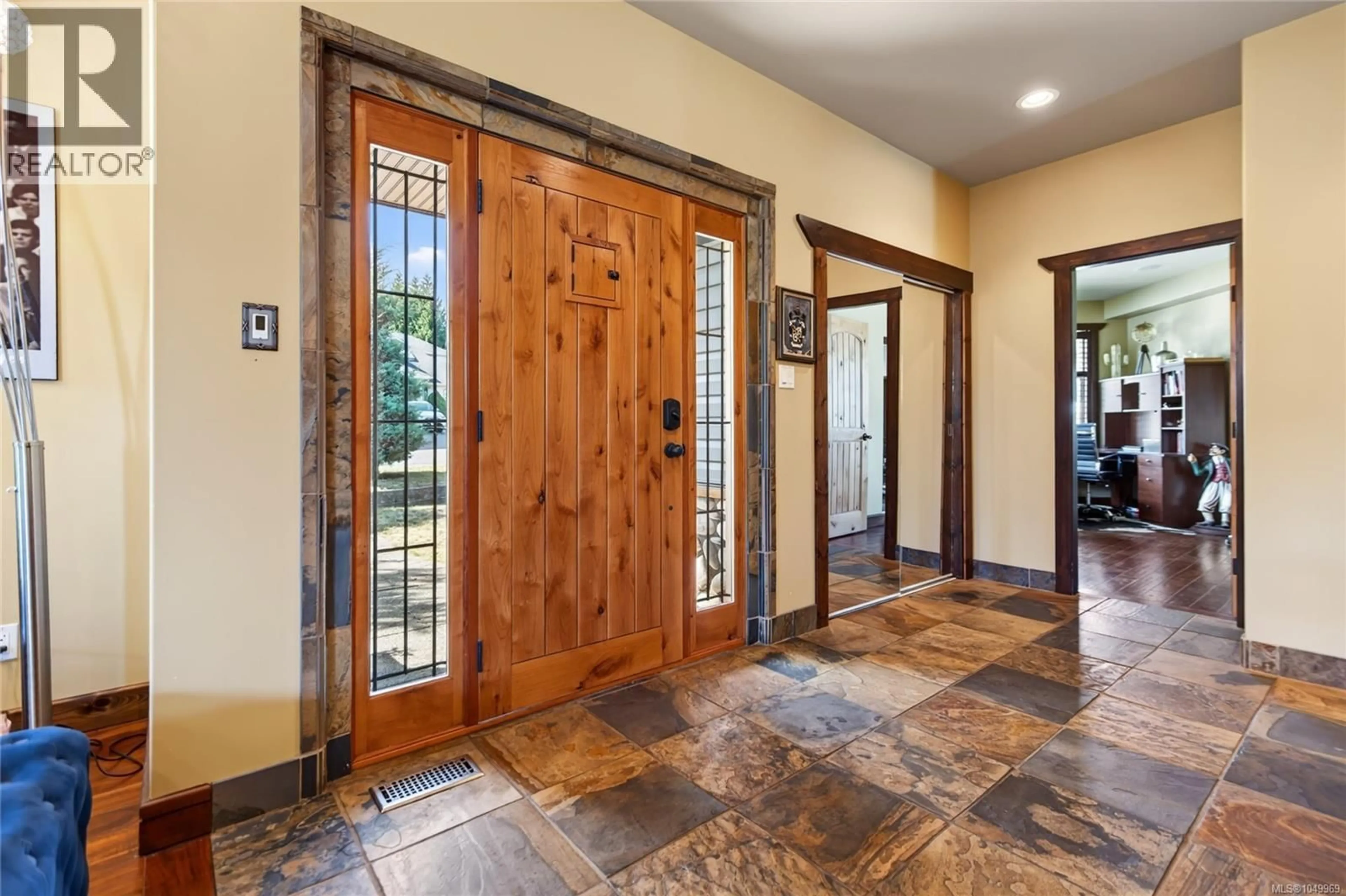Indoor entryway for 1321 CLEAR VIEW PLACE, Comox British Columbia V9M3R3