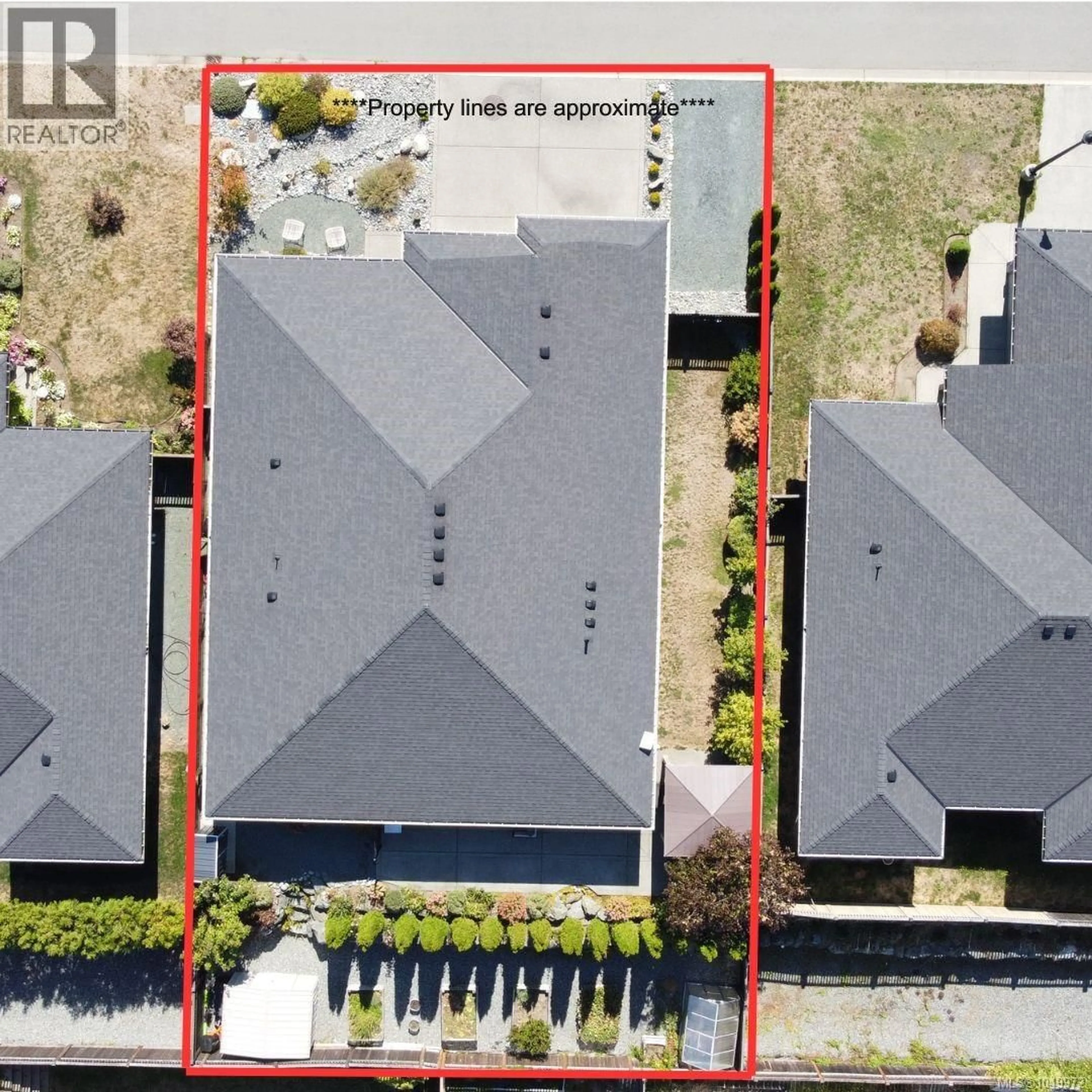 A pic from outside/outdoor area/front of a property/back of a property/a pic from drone, street for 3 - 720 RUSSELL ROAD, Ladysmith British Columbia V9G1W4