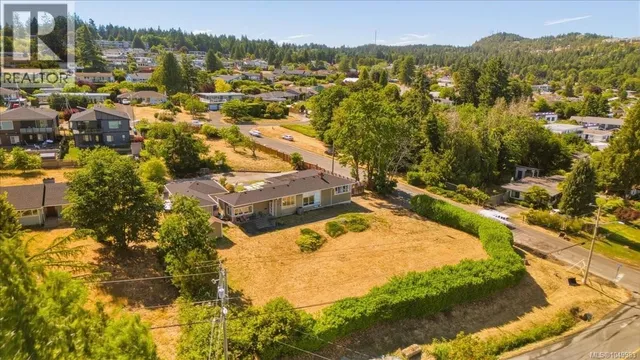 2565 DEPARTURE BAY ROAD, Nanaimo 4