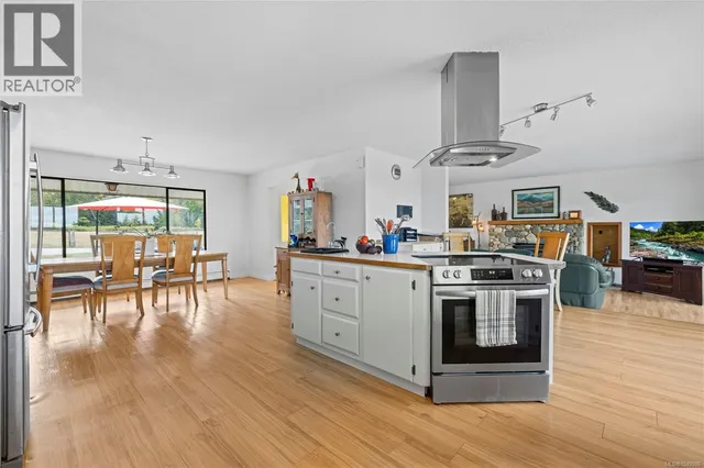 899,875 ANDREEF ROAD, Qualicum Beach 5