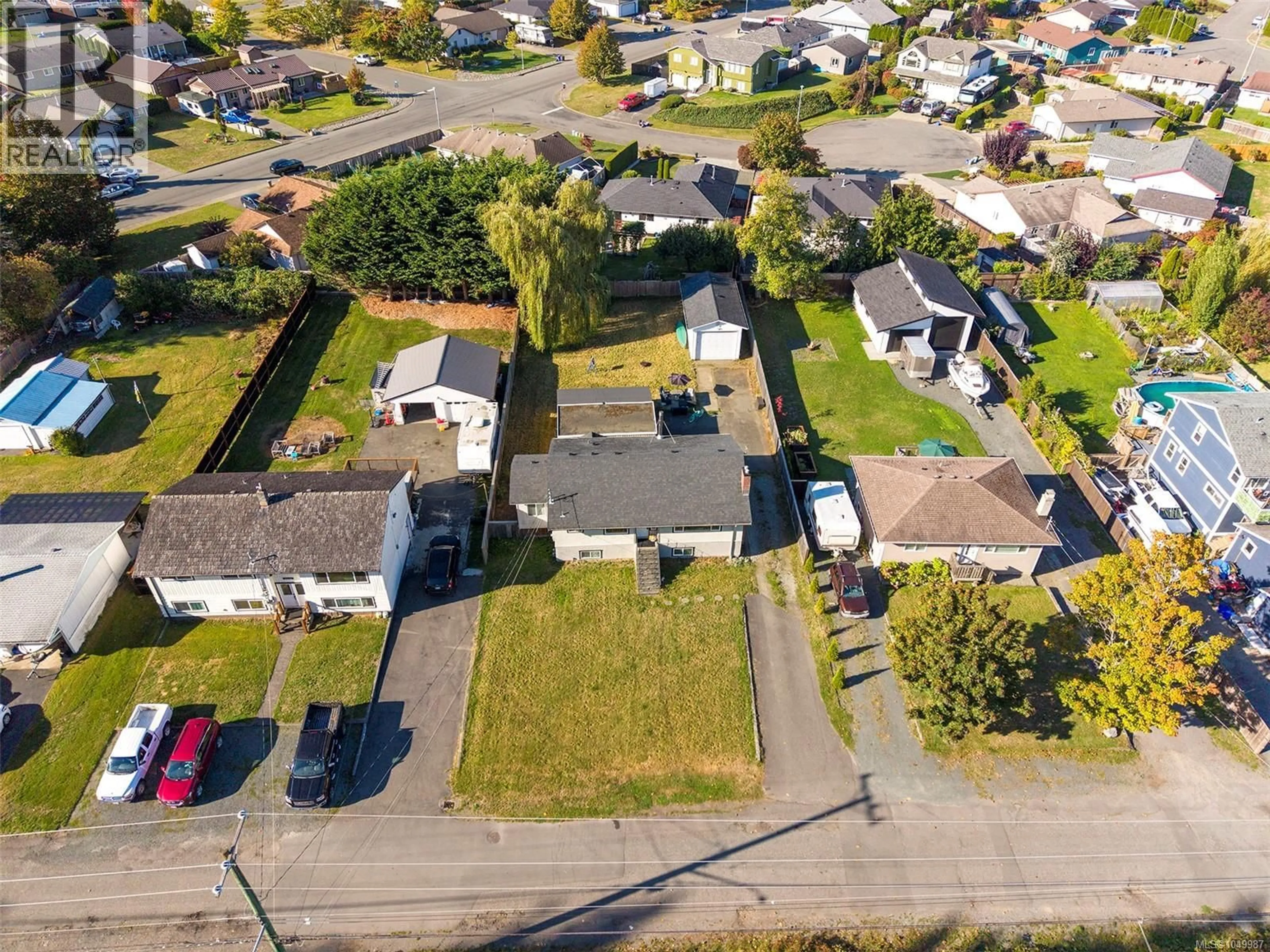 A pic from outside/outdoor area/front of a property/back of a property/a pic from drone, street for 3648 ISLAND HIGHWAY SOUTH, Campbell River British Columbia V9W1E6
