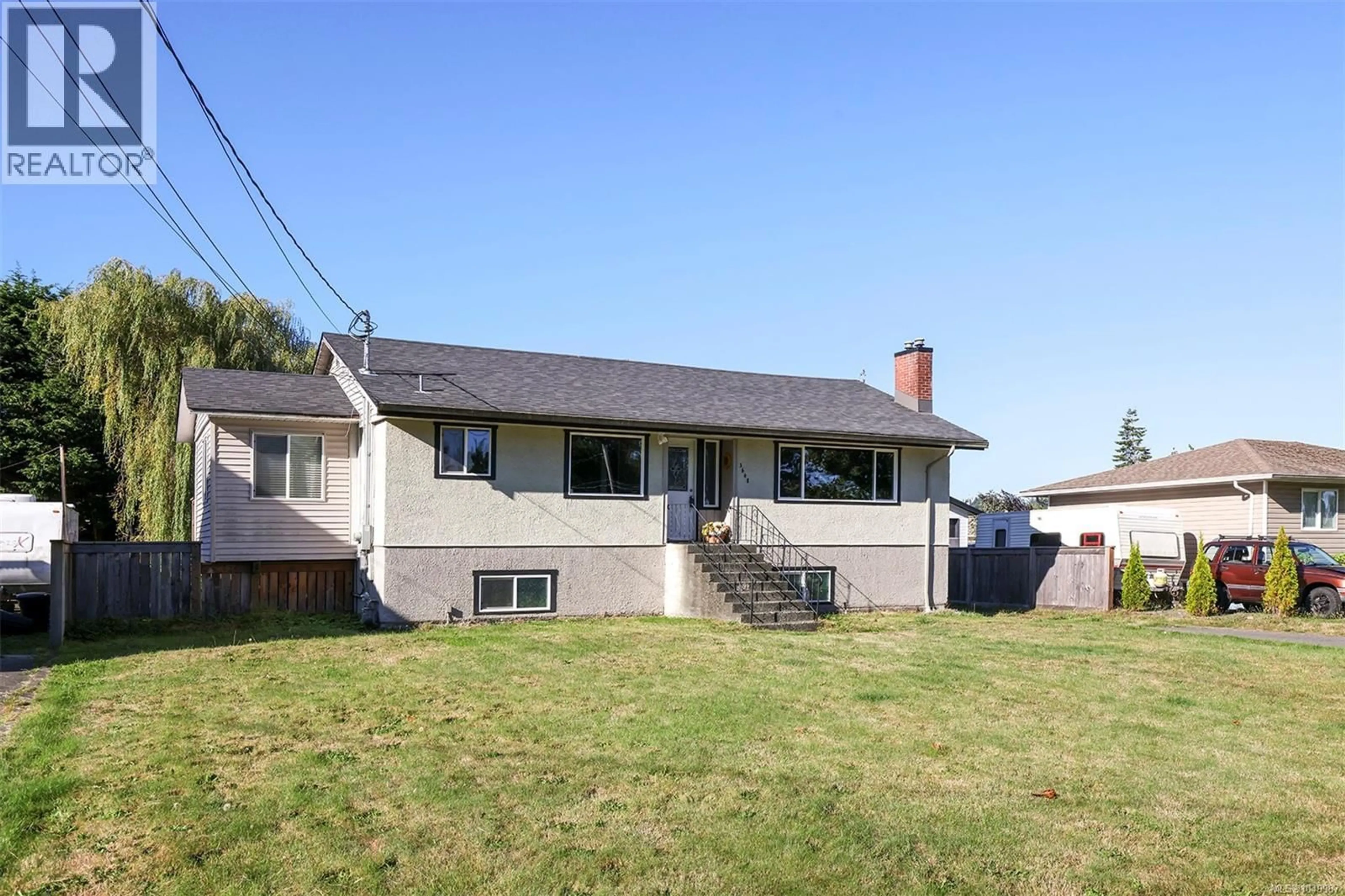 Home with vinyl exterior material, street for 3648 ISLAND HIGHWAY SOUTH, Campbell River British Columbia V9W1E6