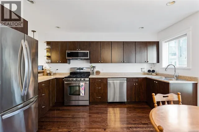 105 - 827 ARNCOTE AVENUE, Langford 4