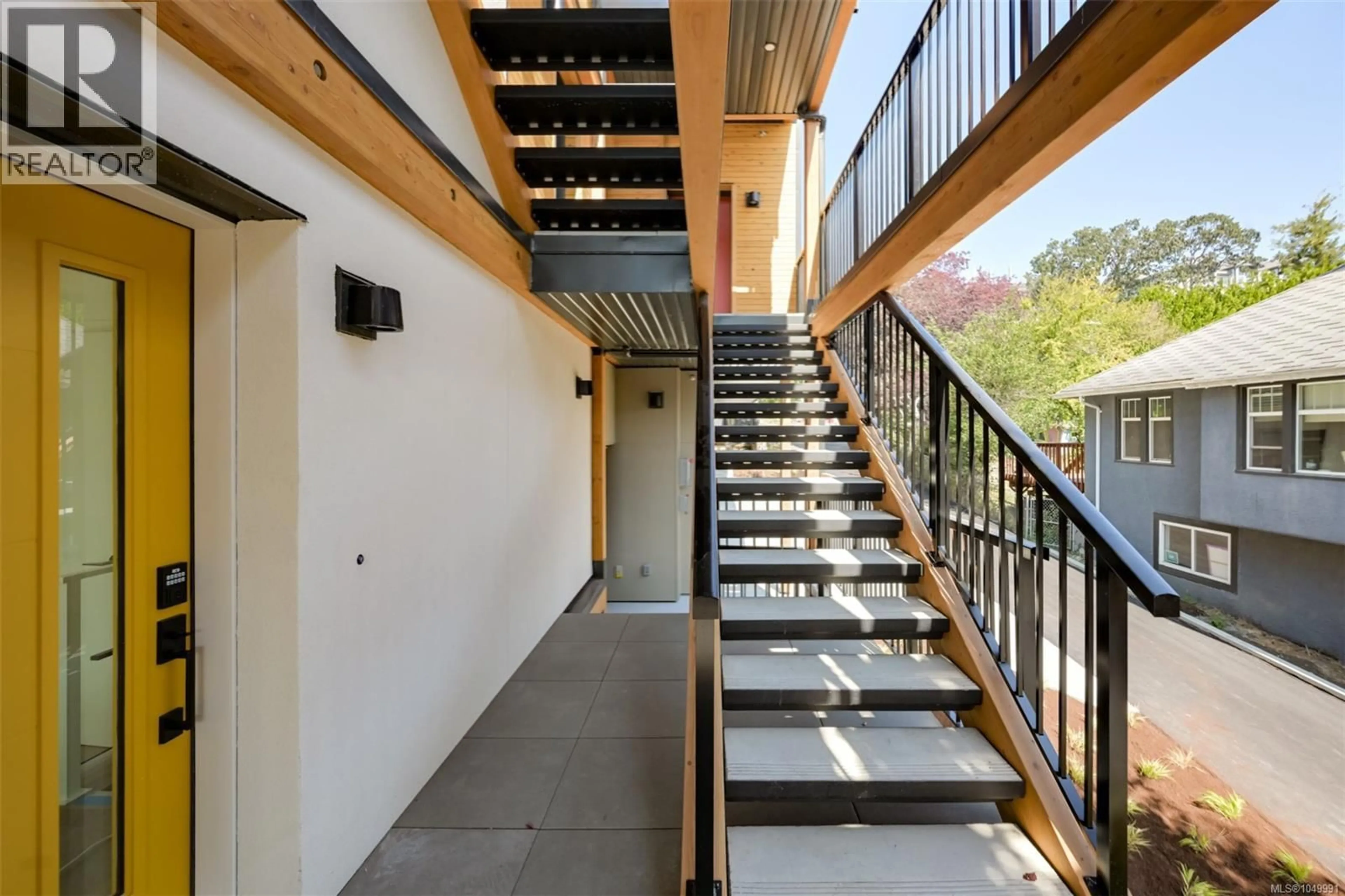 Indoor foyer for 2 - 958 WOLLASTON STREET, Esquimalt British Columbia V9A5B2