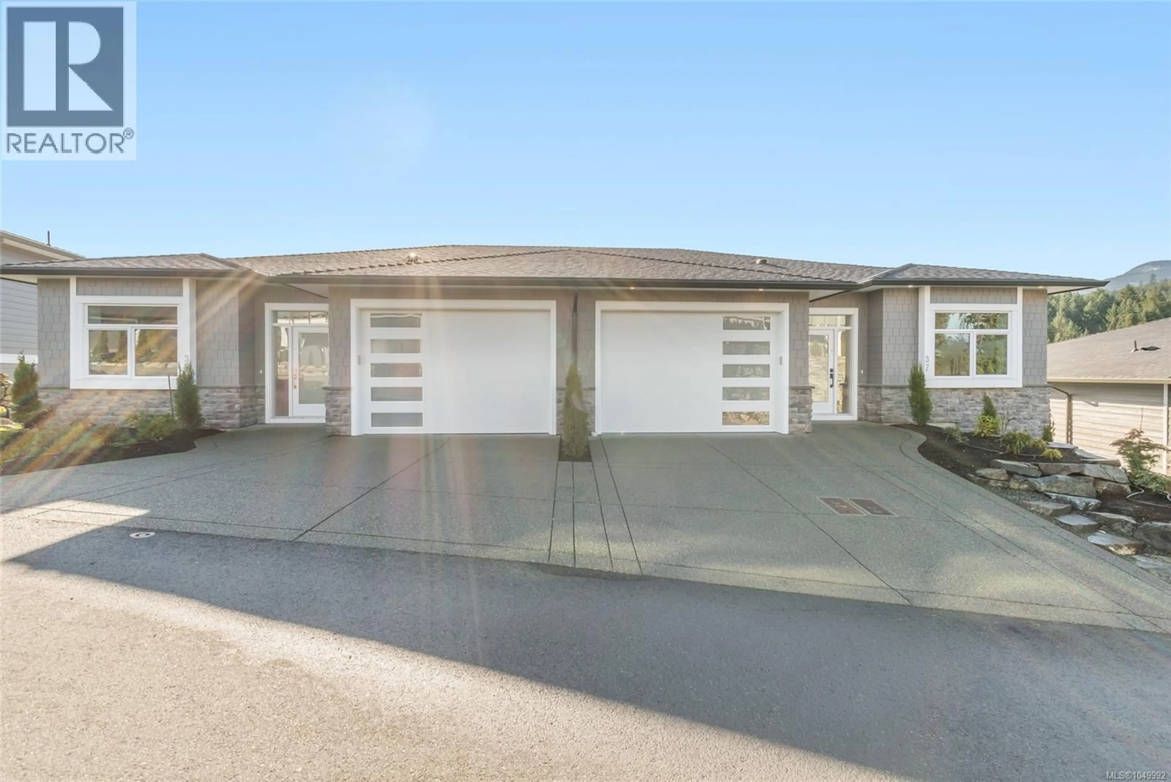 Indoor garage for 40 - 626 FARRELL ROAD, Ladysmith British Columbia V9G0A2