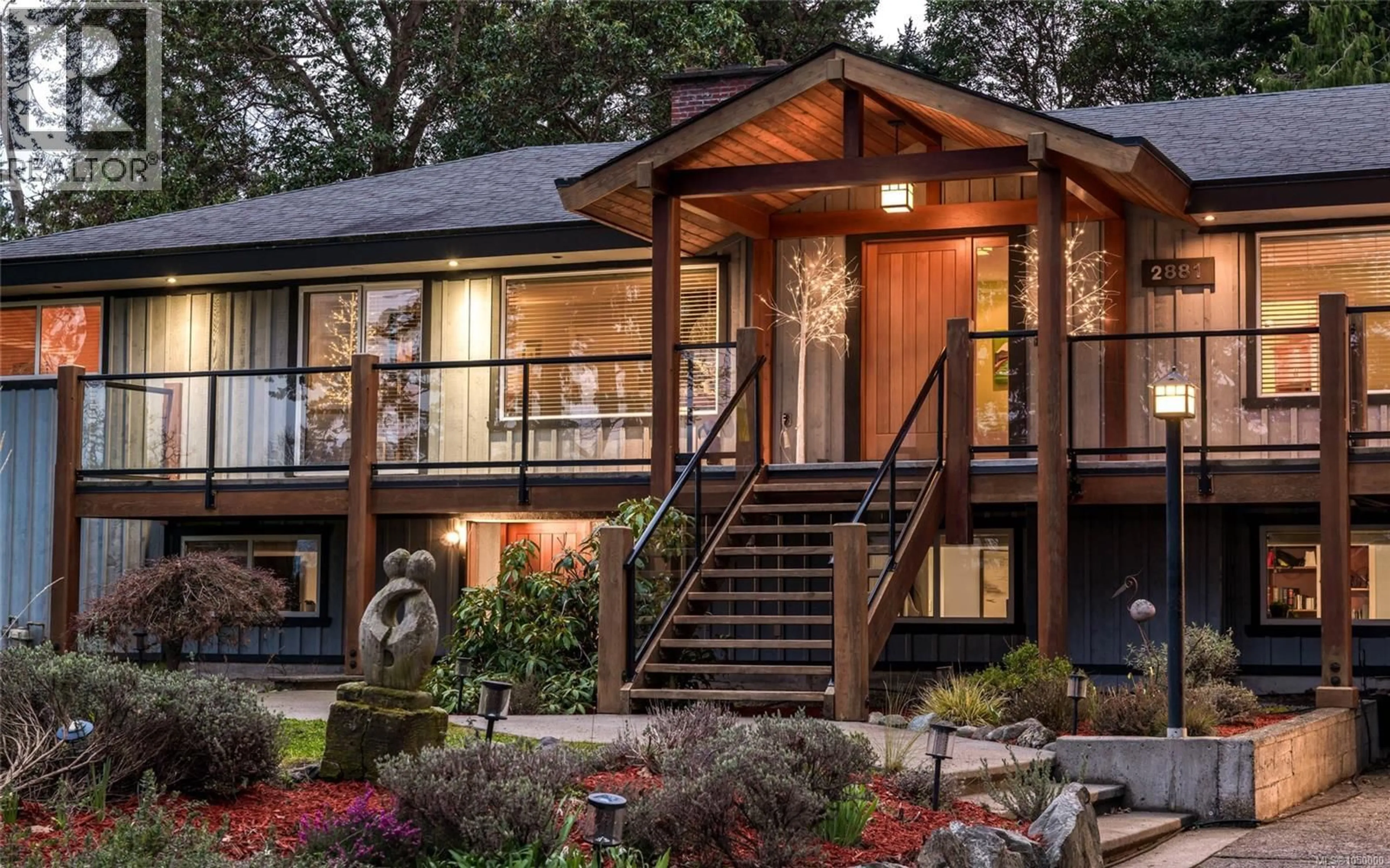 Home with brick exterior material, mountain view for 2881 PHYLLIS STREET, Saanich British Columbia V8N1Y8