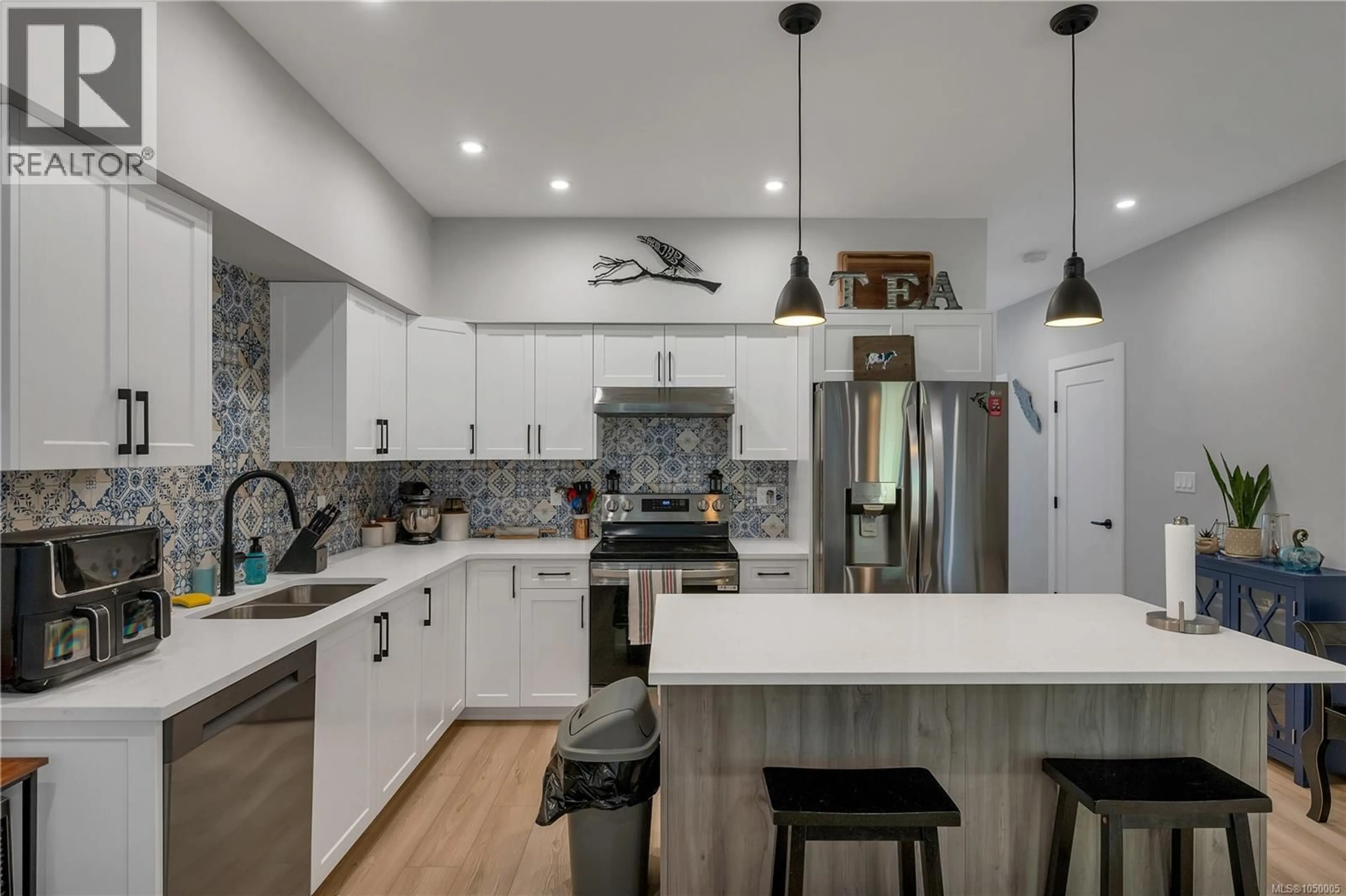 Open concept kitchen, ceramic/tile floor for 5 - 444 FISHER ROAD, Campbell River British Columbia V9W0H8