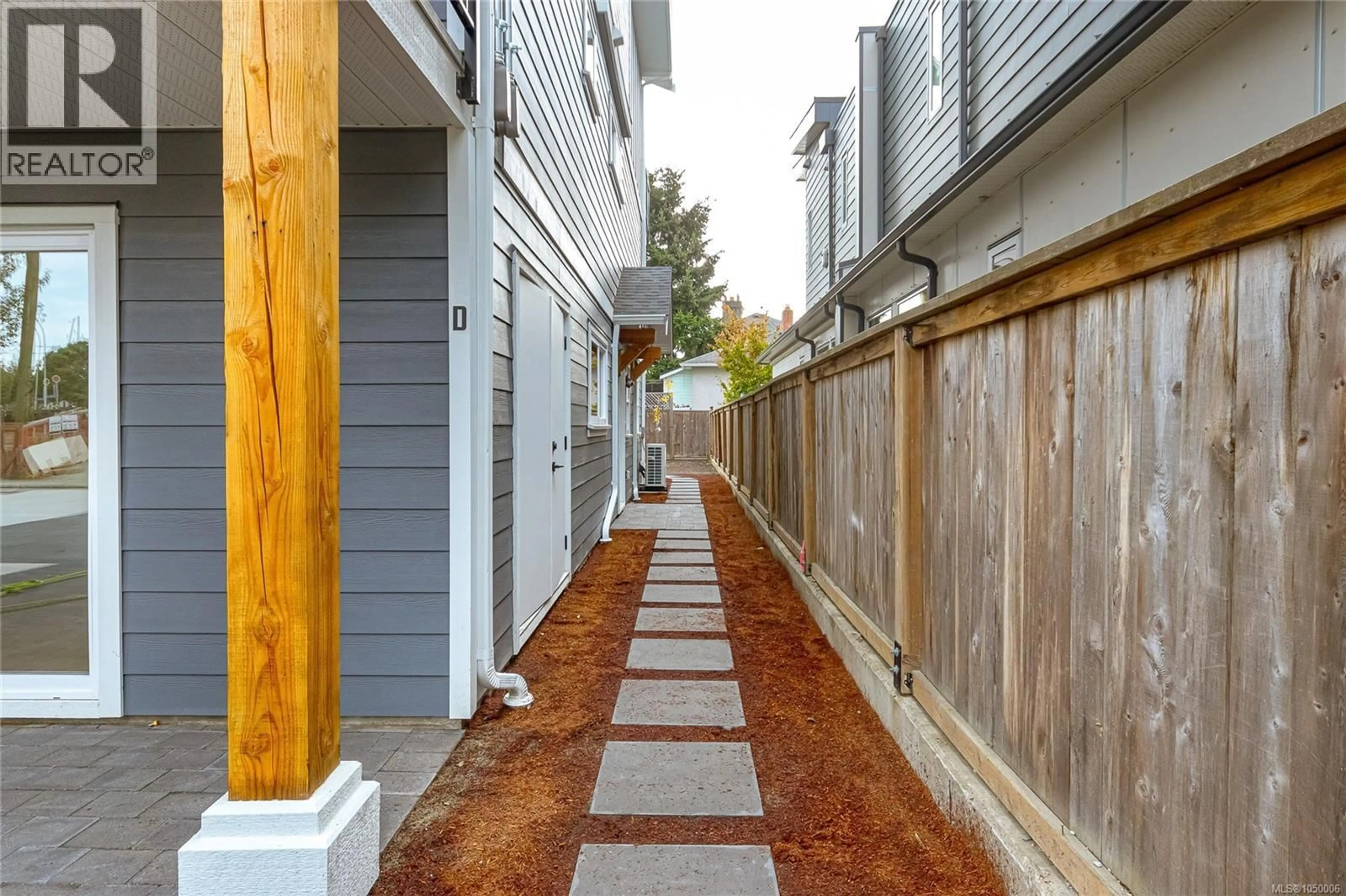 Patio, street for D - 2235 SHELBOURNE STREET, Victoria British Columbia V8R4L2