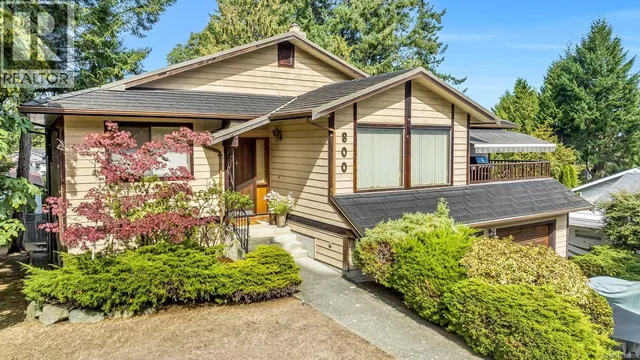 800 SEAMIST PLACE, Saanich 2
