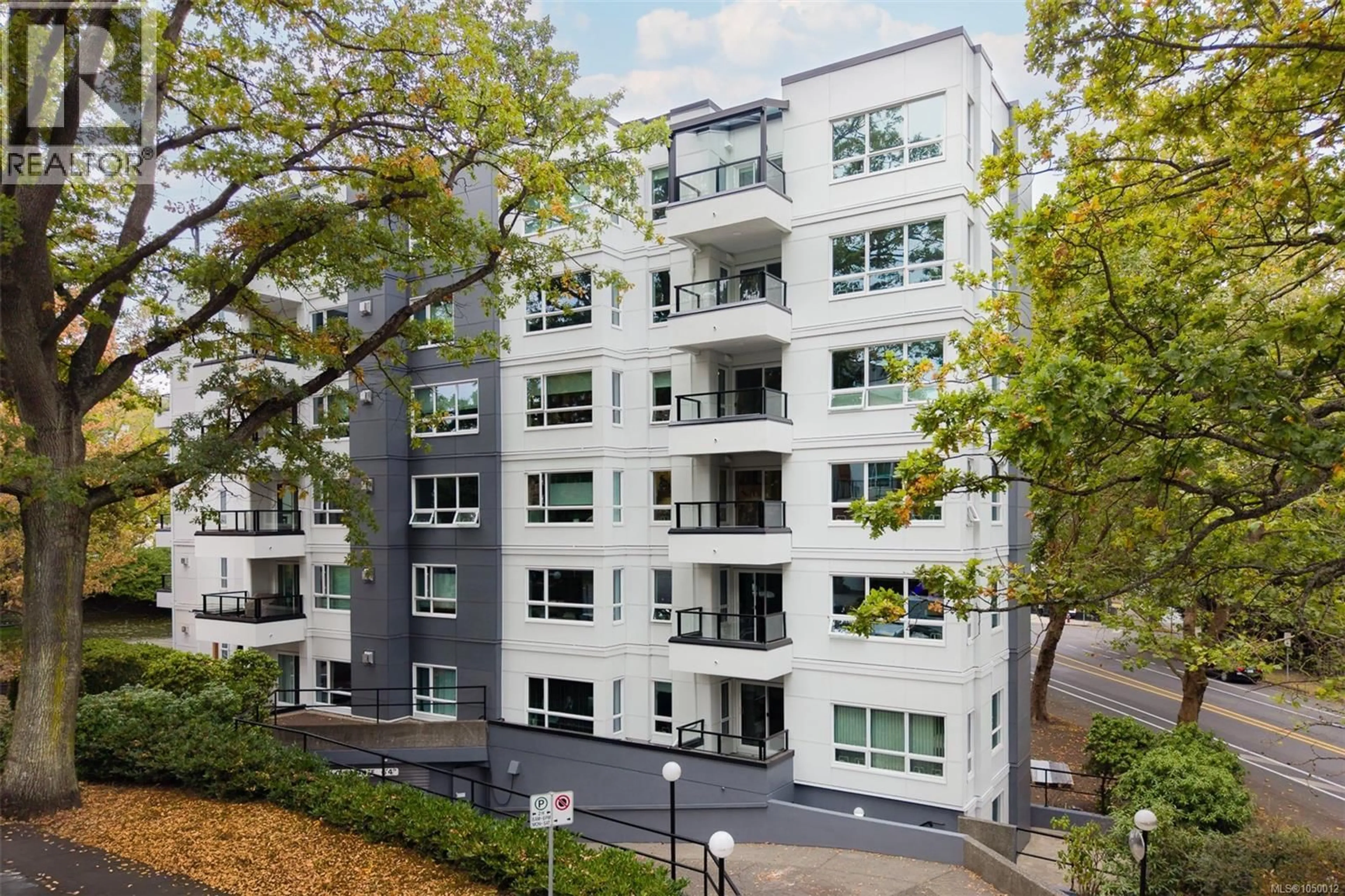 A pic from outside/outdoor area/front of a property/back of a property/a pic from drone, unknown for 303 - 1500 ELFORD STREET, Victoria British Columbia V8R3X8