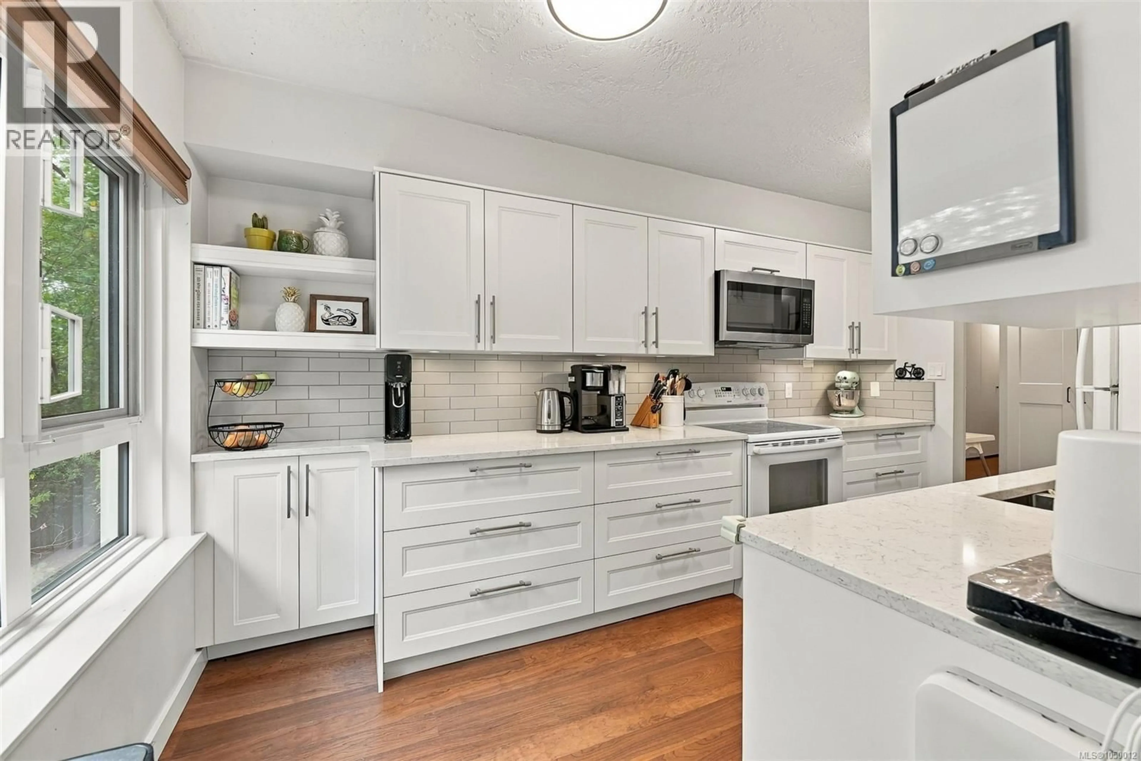 Open concept kitchen, unknown for 303 - 1500 ELFORD STREET, Victoria British Columbia V8R3X8