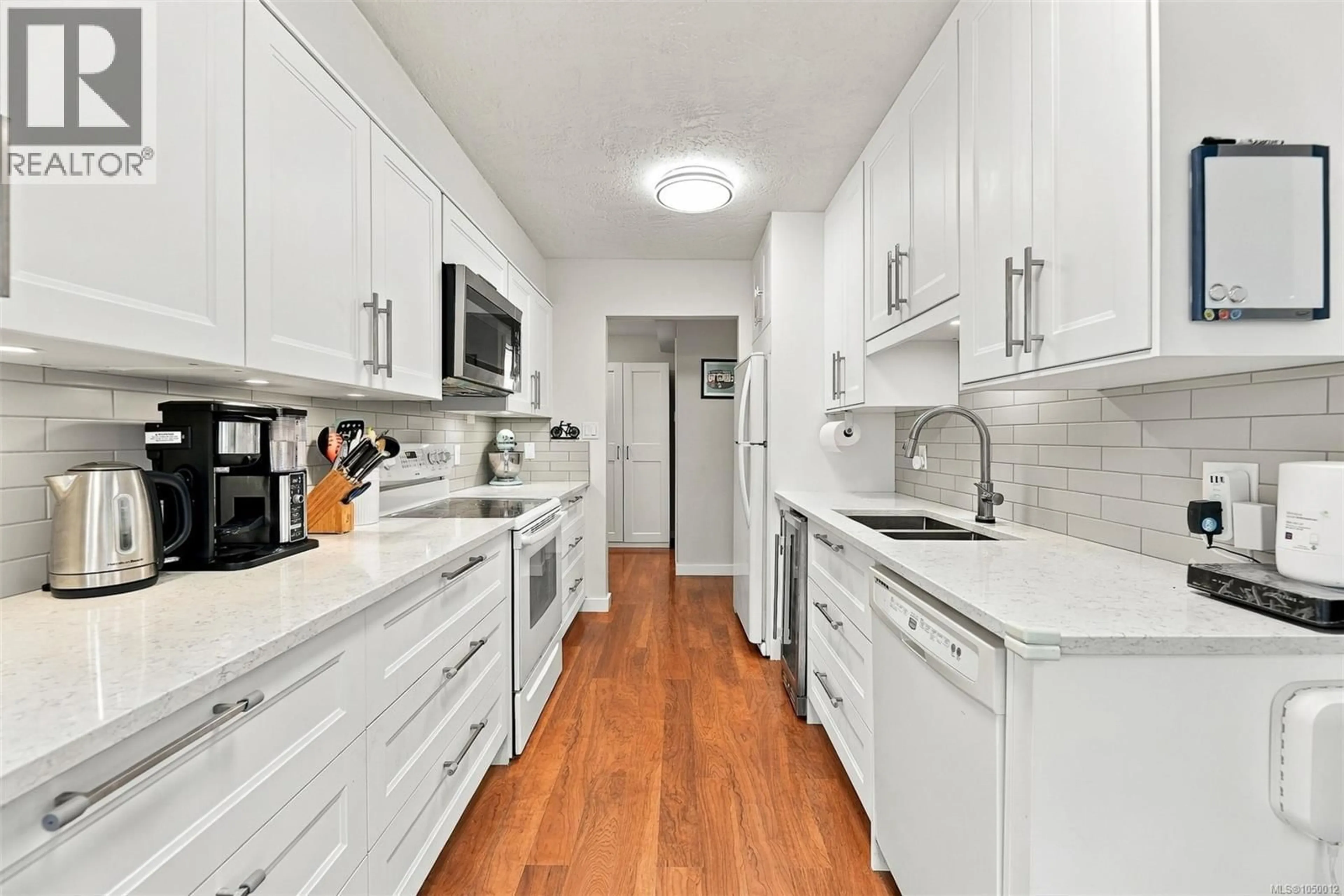 Standard kitchen, unknown for 303 - 1500 ELFORD STREET, Victoria British Columbia V8R3X8