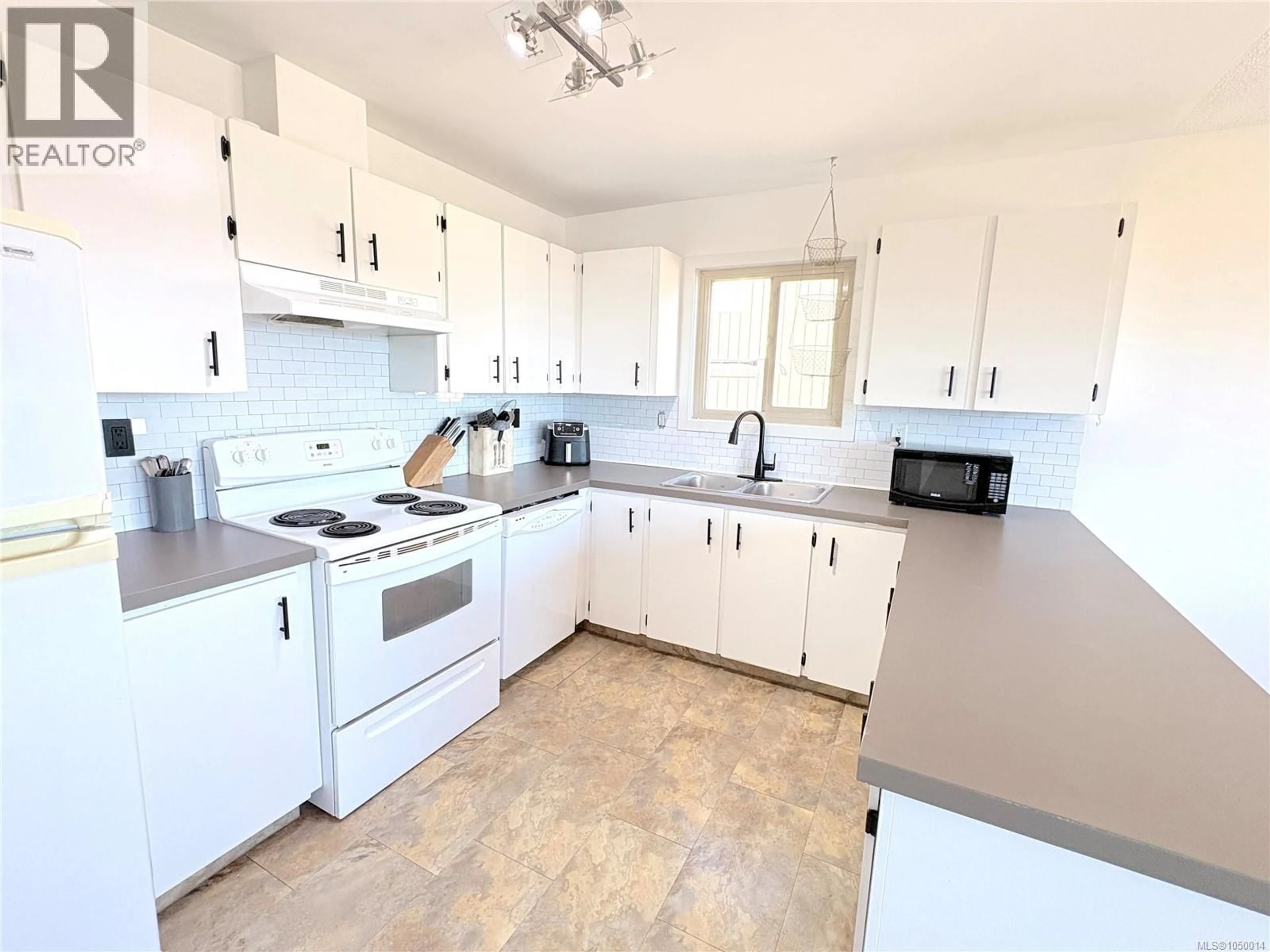Standard kitchen, unknown for 28 RILEY PLACE, Nanaimo British Columbia V9T5B9