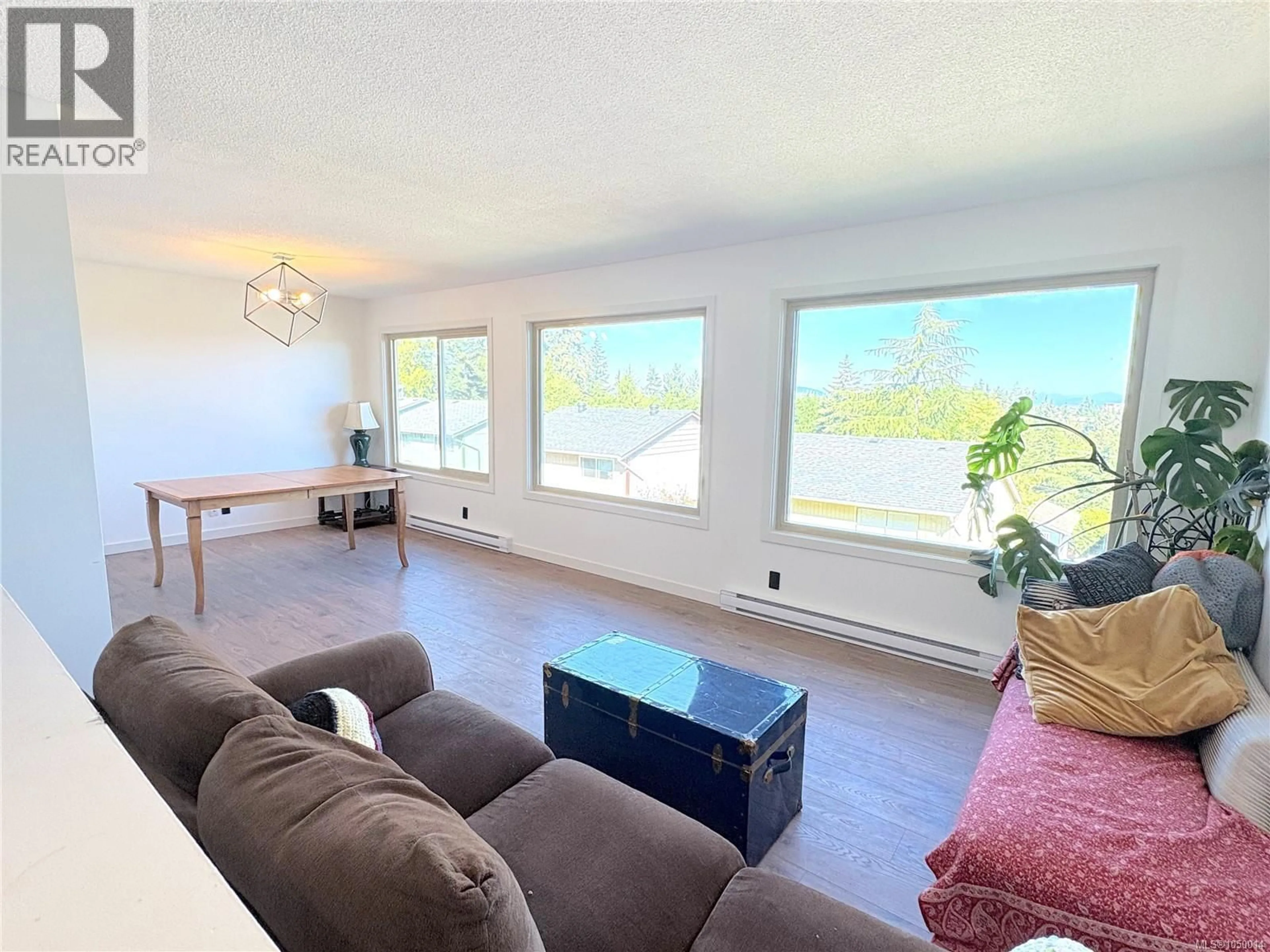 Living room with furniture, unknown for 28 RILEY PLACE, Nanaimo British Columbia V9T5B9
