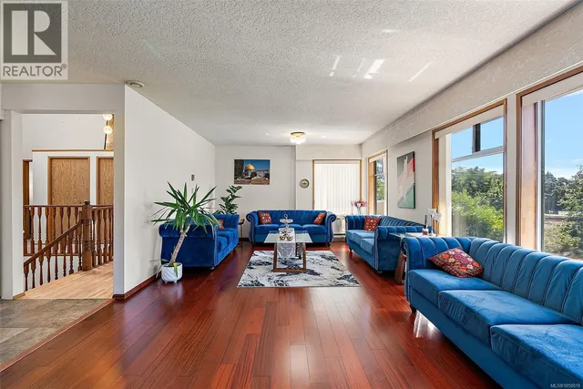 3301 ARGYLE PLACE, Saanich 2
