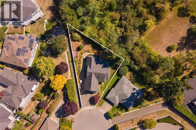 6023 STERLING DRIVE, Duncan 2