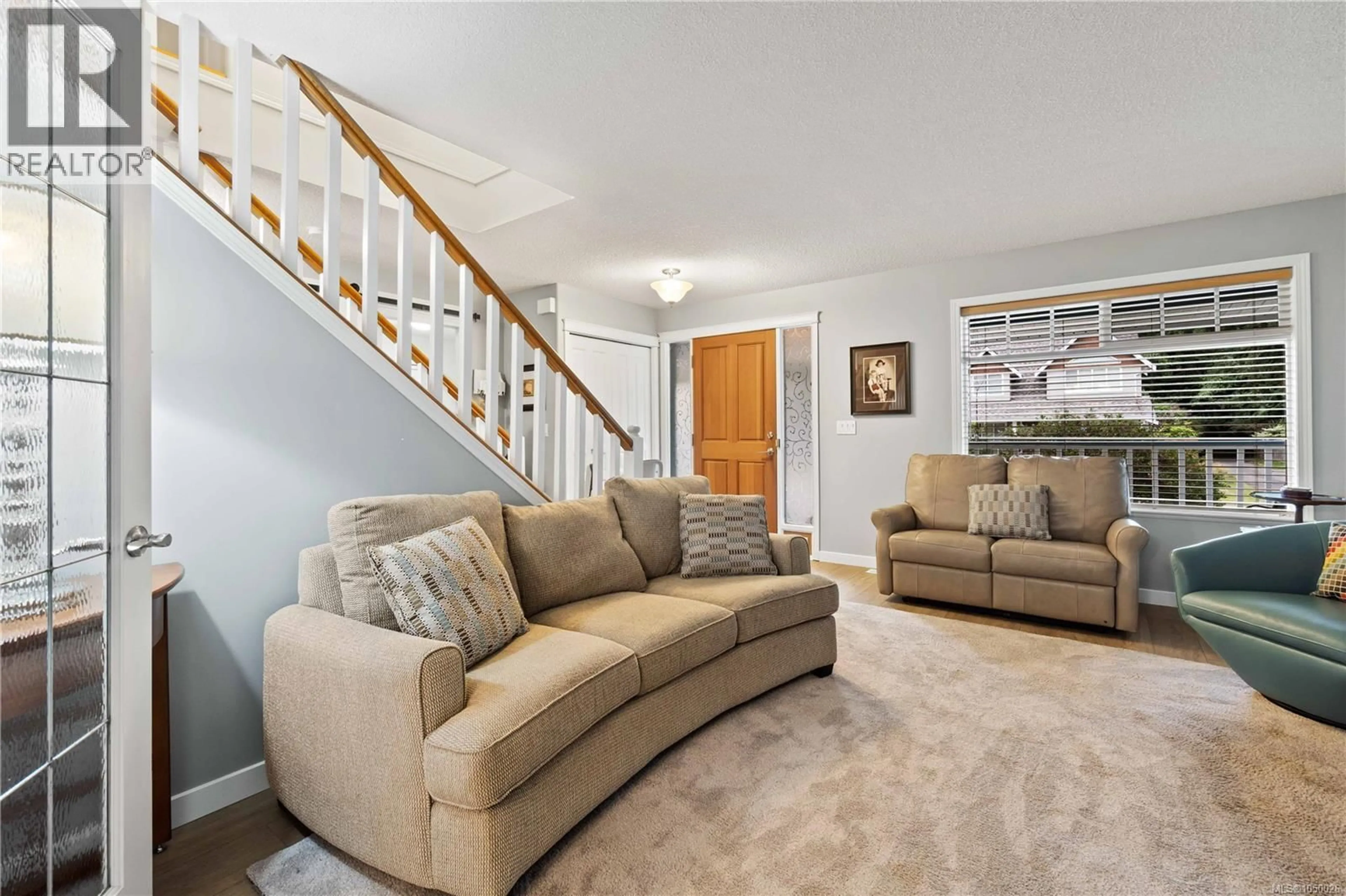 Living room with furniture, carpet floor for 4938 HARTWIG CRESCENT, Nanaimo British Columbia V9V1R2