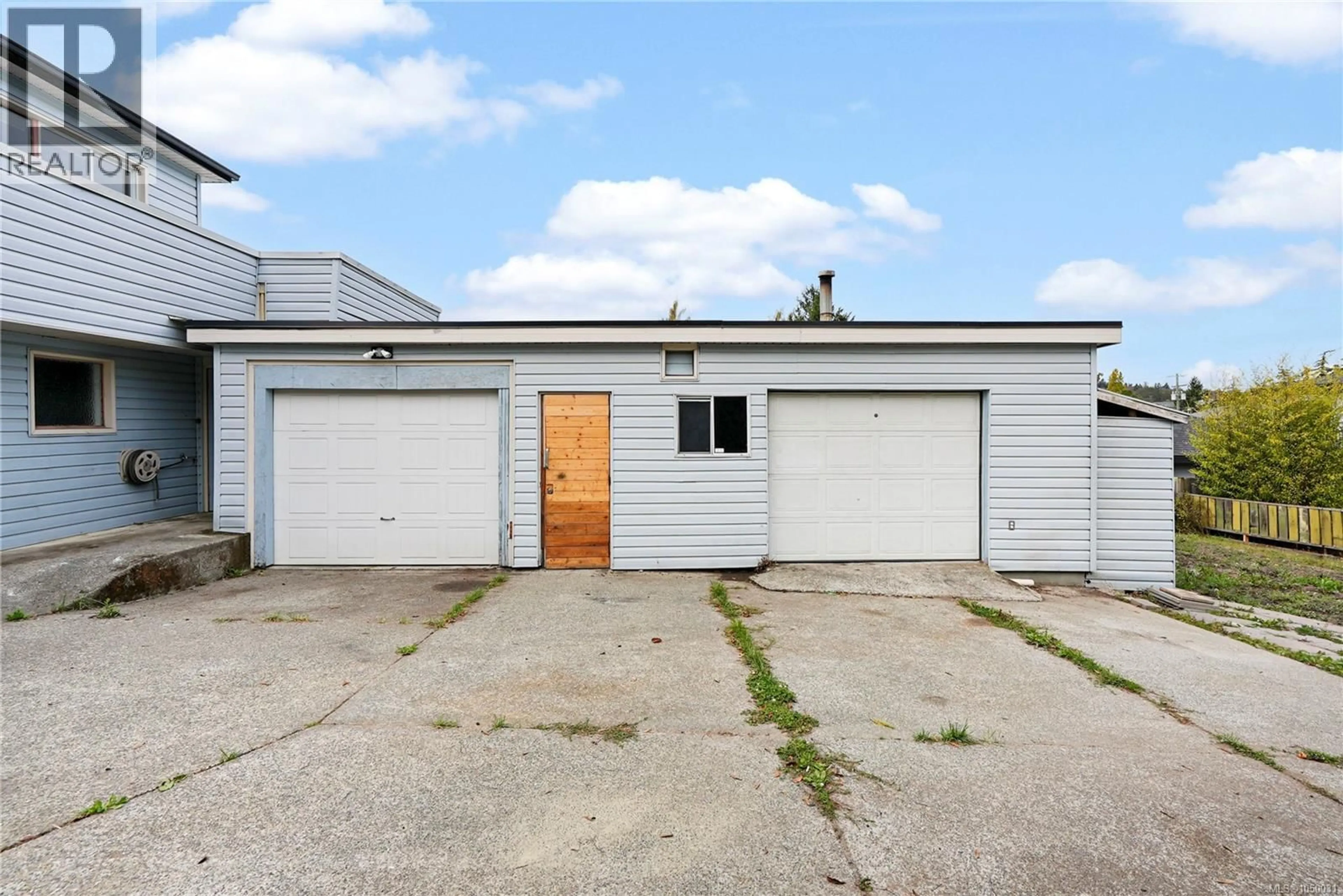Indoor garage for 552 DAVIDA AVENUE, Saanich British Columbia V9A2C7
