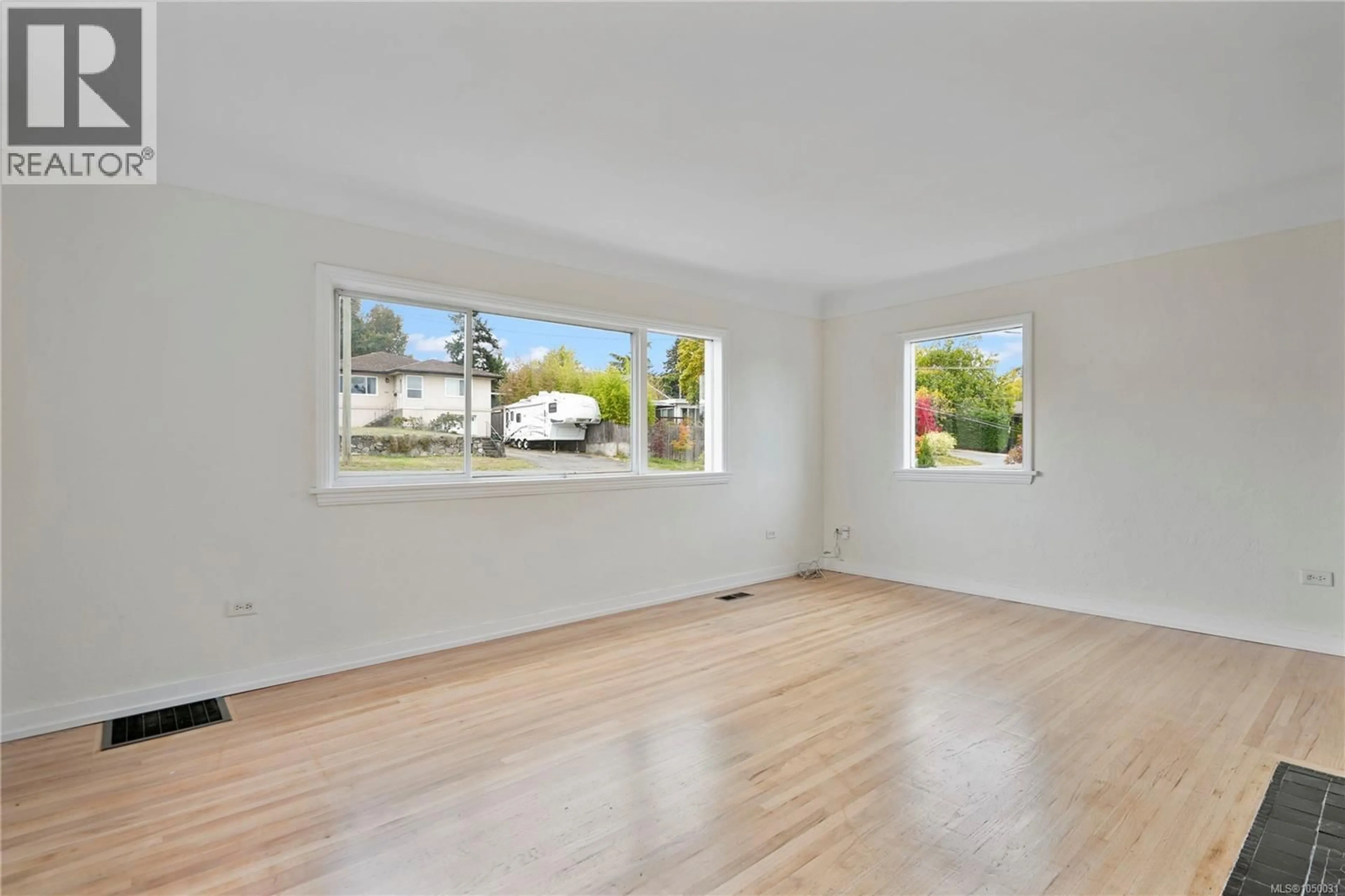 A pic of a room for 552 DAVIDA AVENUE, Saanich British Columbia V9A2C7