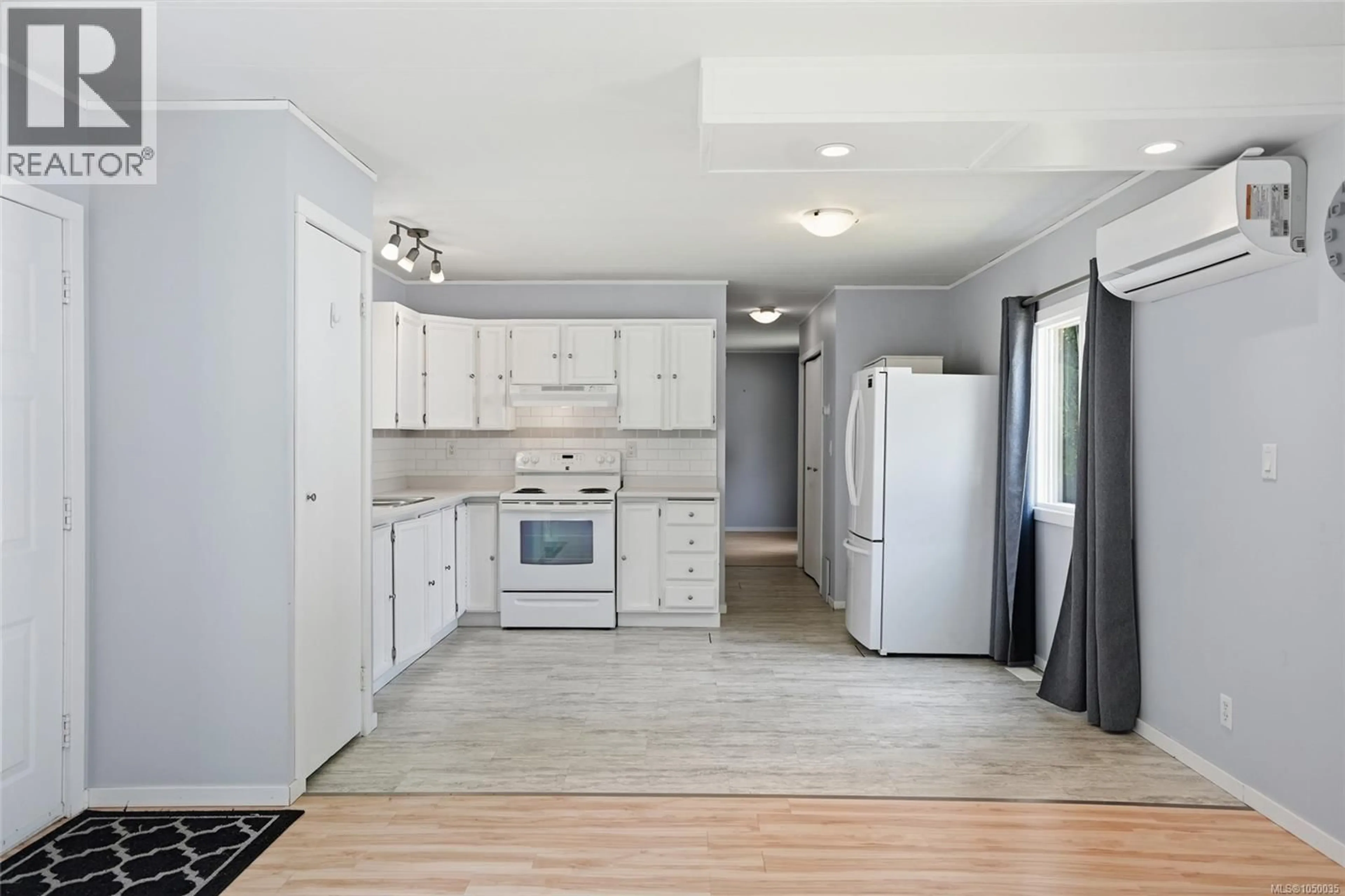 Standard kitchen, unknown for 105 - 1359 CRANBERRY AVENUE, Nanaimo British Columbia V9R6L5