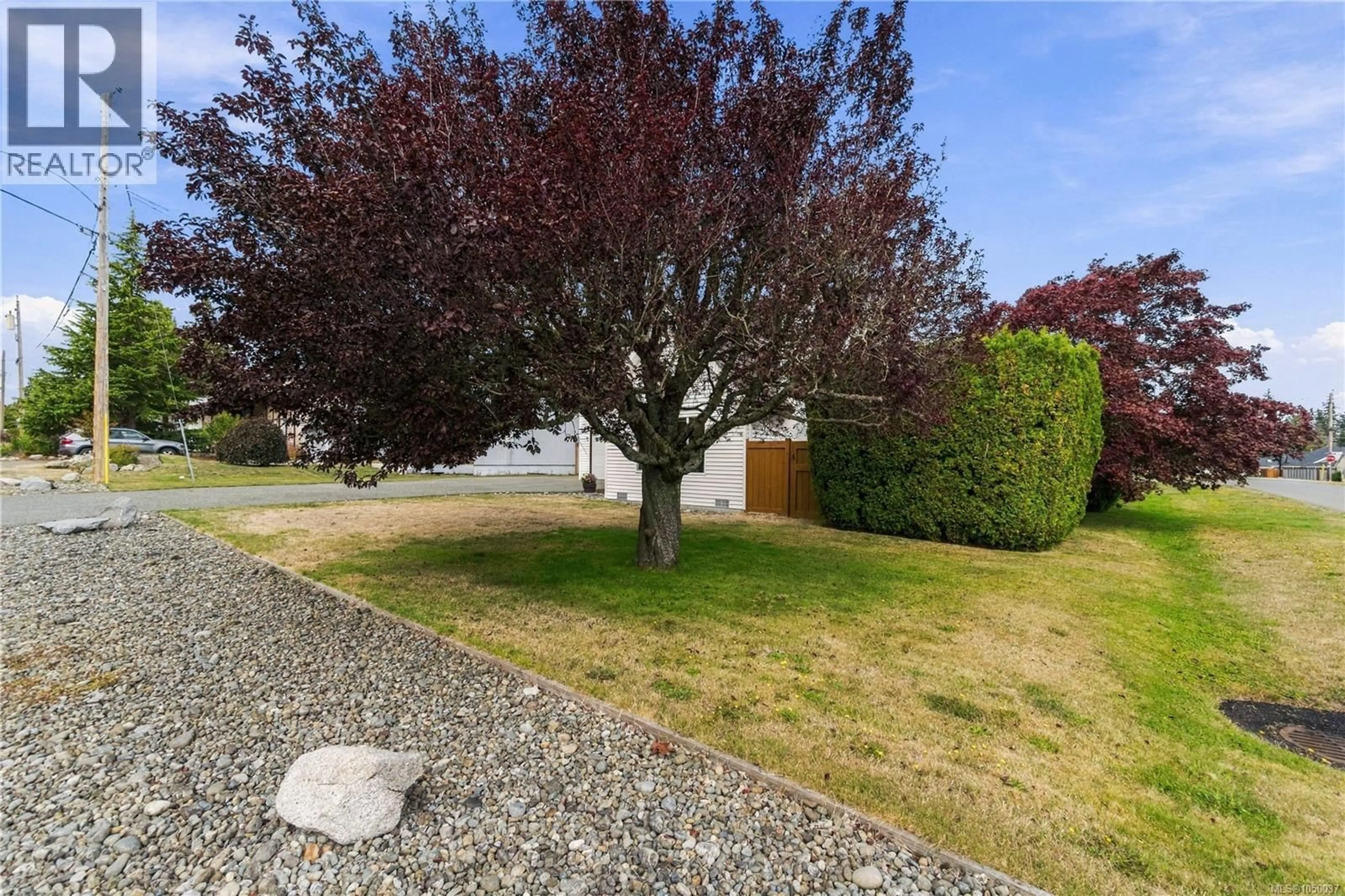 A pic from outside/outdoor area/front of a property/back of a property/a pic from drone, street for 1 SYLVAN CRESCENT, Parksville British Columbia V9P1H1