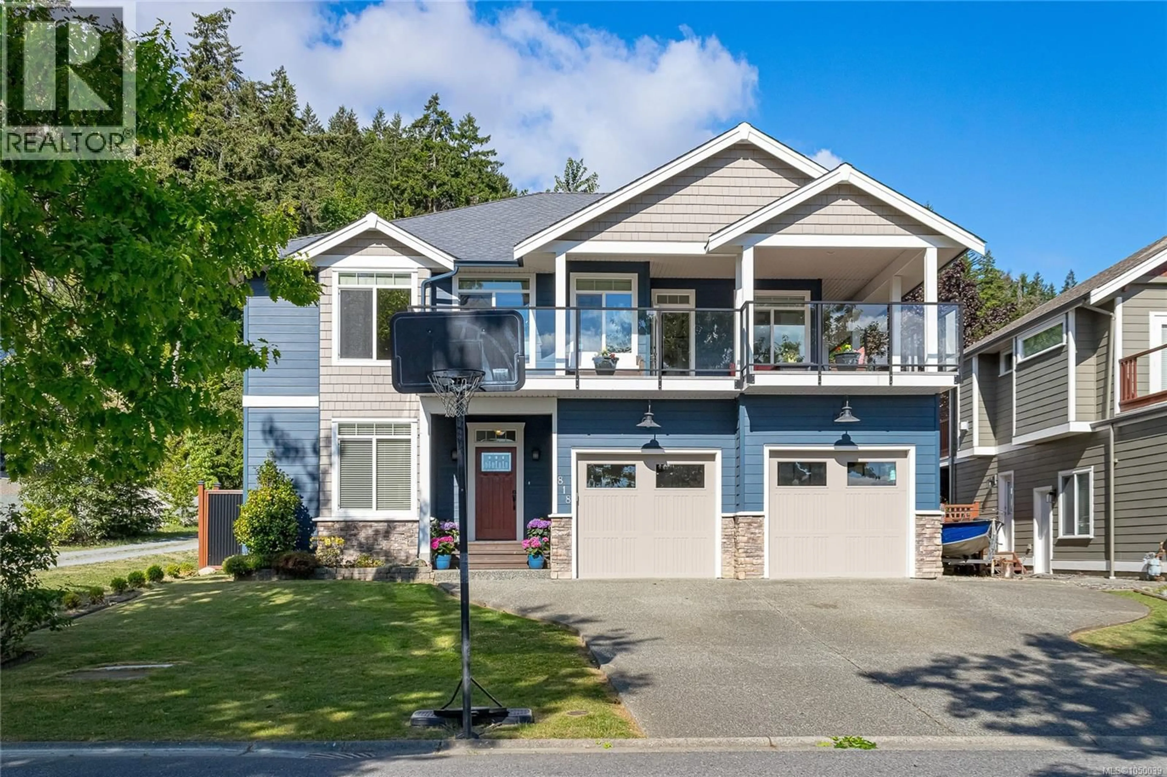 Home with vinyl exterior material, street for 818 CRAIG ROAD, Ladysmith British Columbia V9G2C4