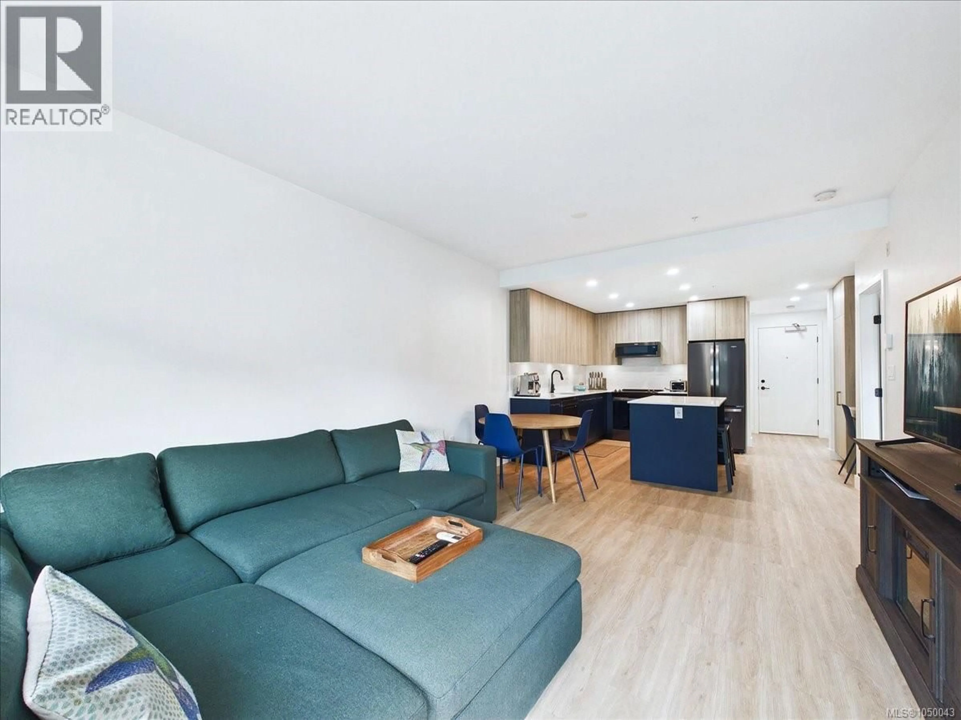 Living room with furniture, wood/laminate floor for 140 - 920 REUNION AVENUE, Langford British Columbia V9B0W8