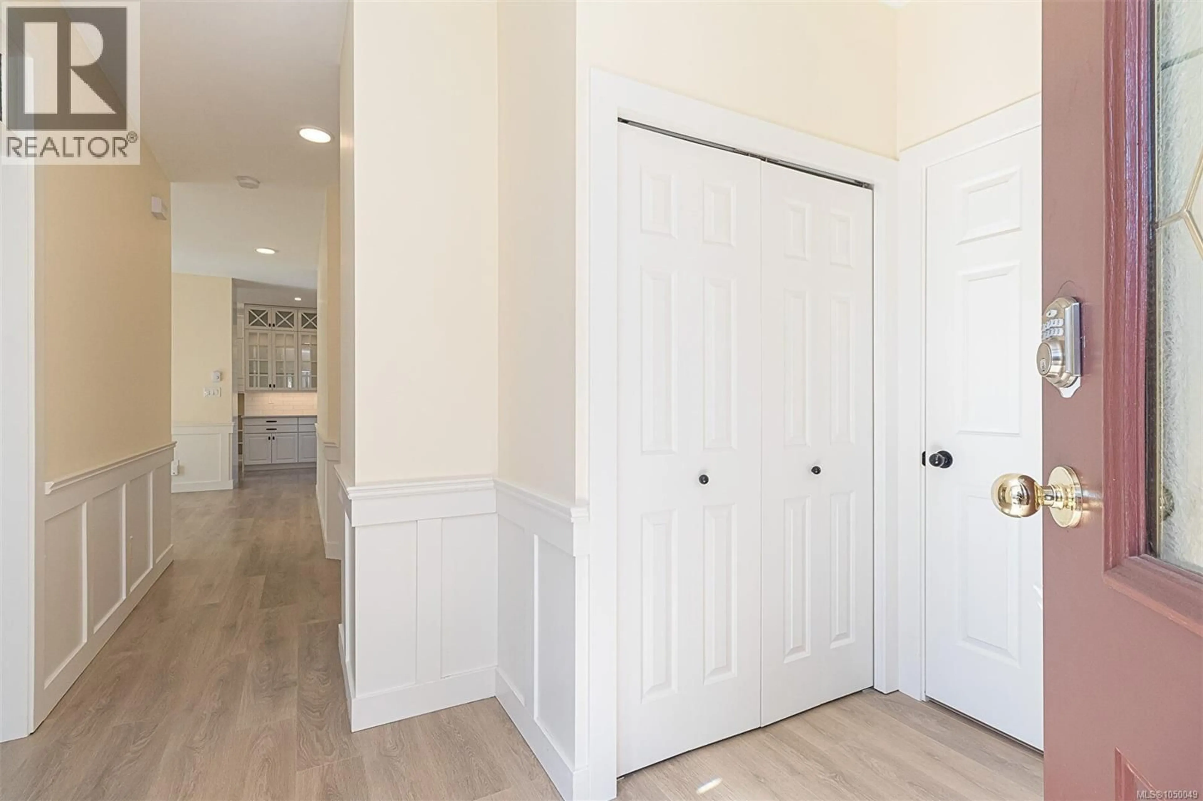 Indoor entryway for 7968 POLO PARK CRESCENT, Central Saanich British Columbia V8M2J4