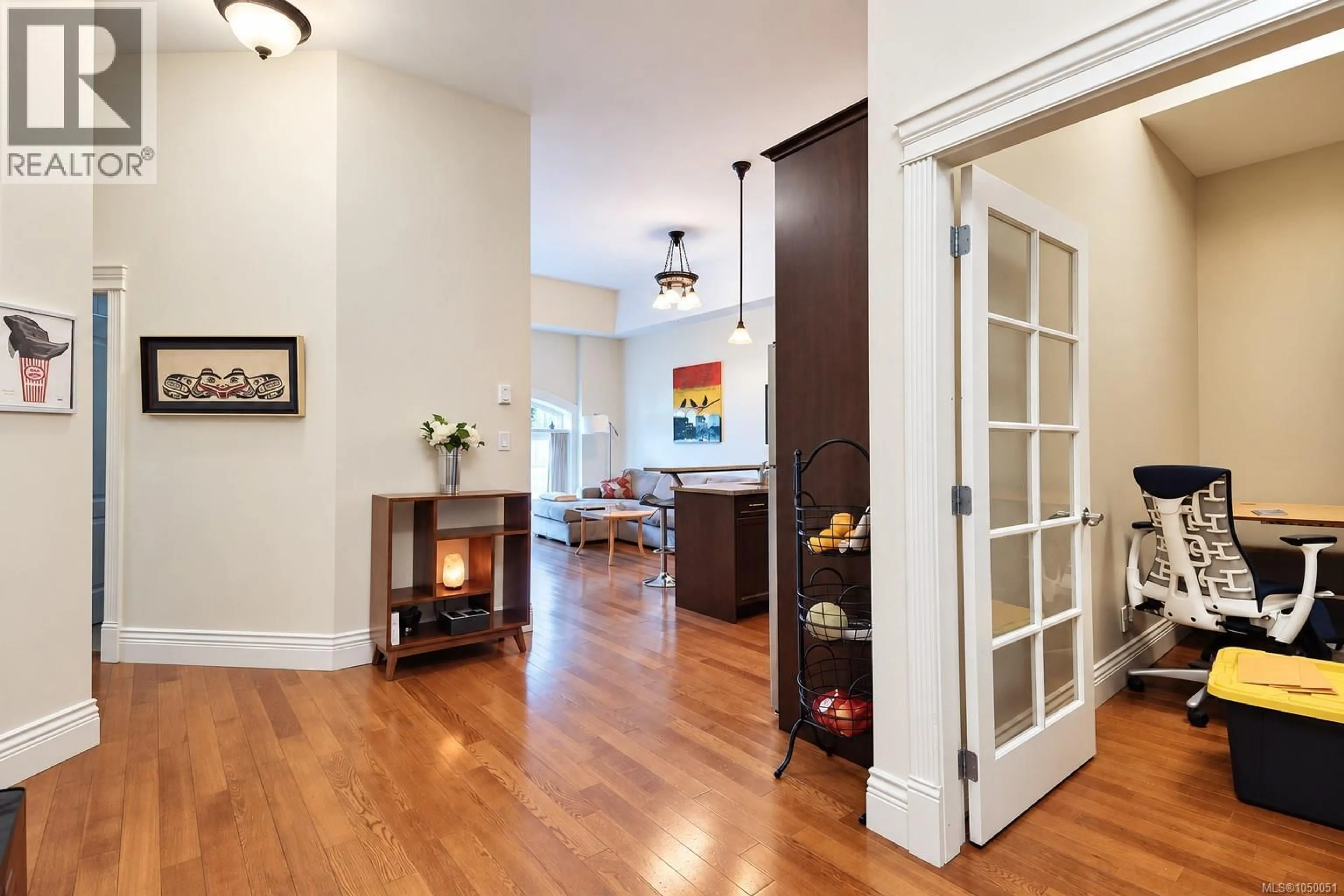 Indoor entryway for 209 - 1602 QUADRA STREET, Victoria British Columbia V8W2L4