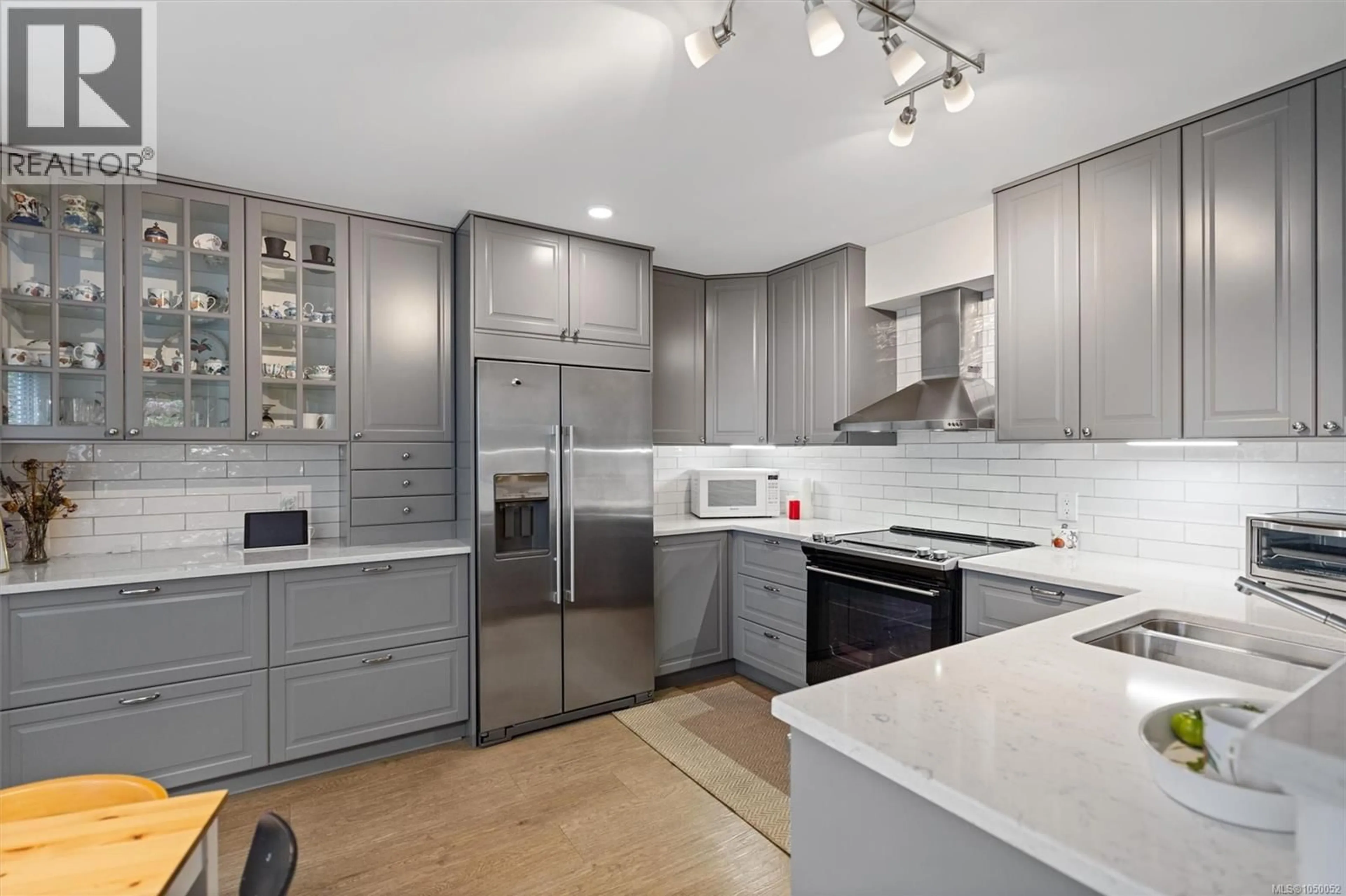 Contemporary kitchen, unknown for 21 - 405 QUEBEC STREET, Victoria British Columbia V8V4Z2