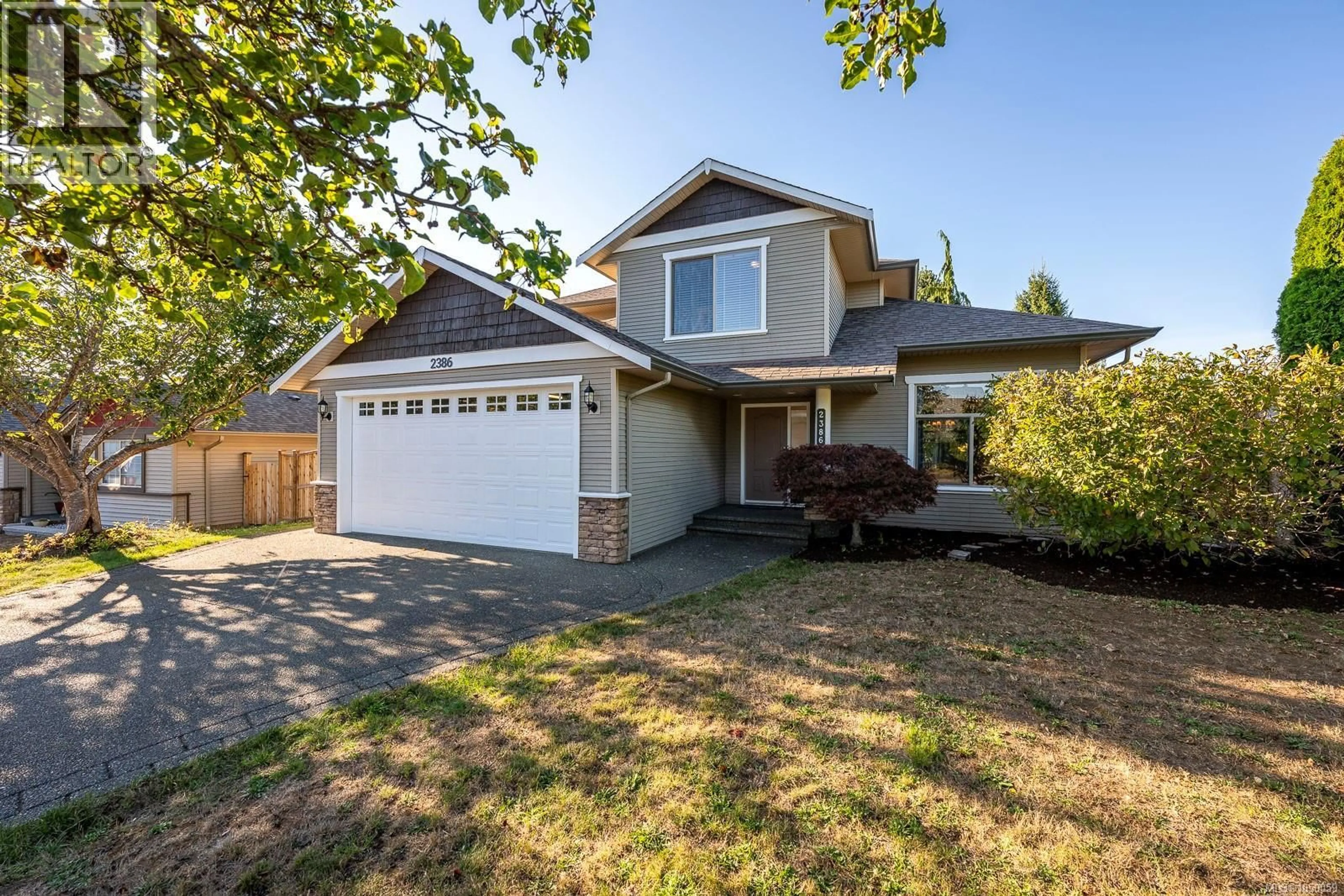 Home with vinyl exterior material, street for 2386 INVERCLYDE WAY, Courtenay British Columbia V9N9X1