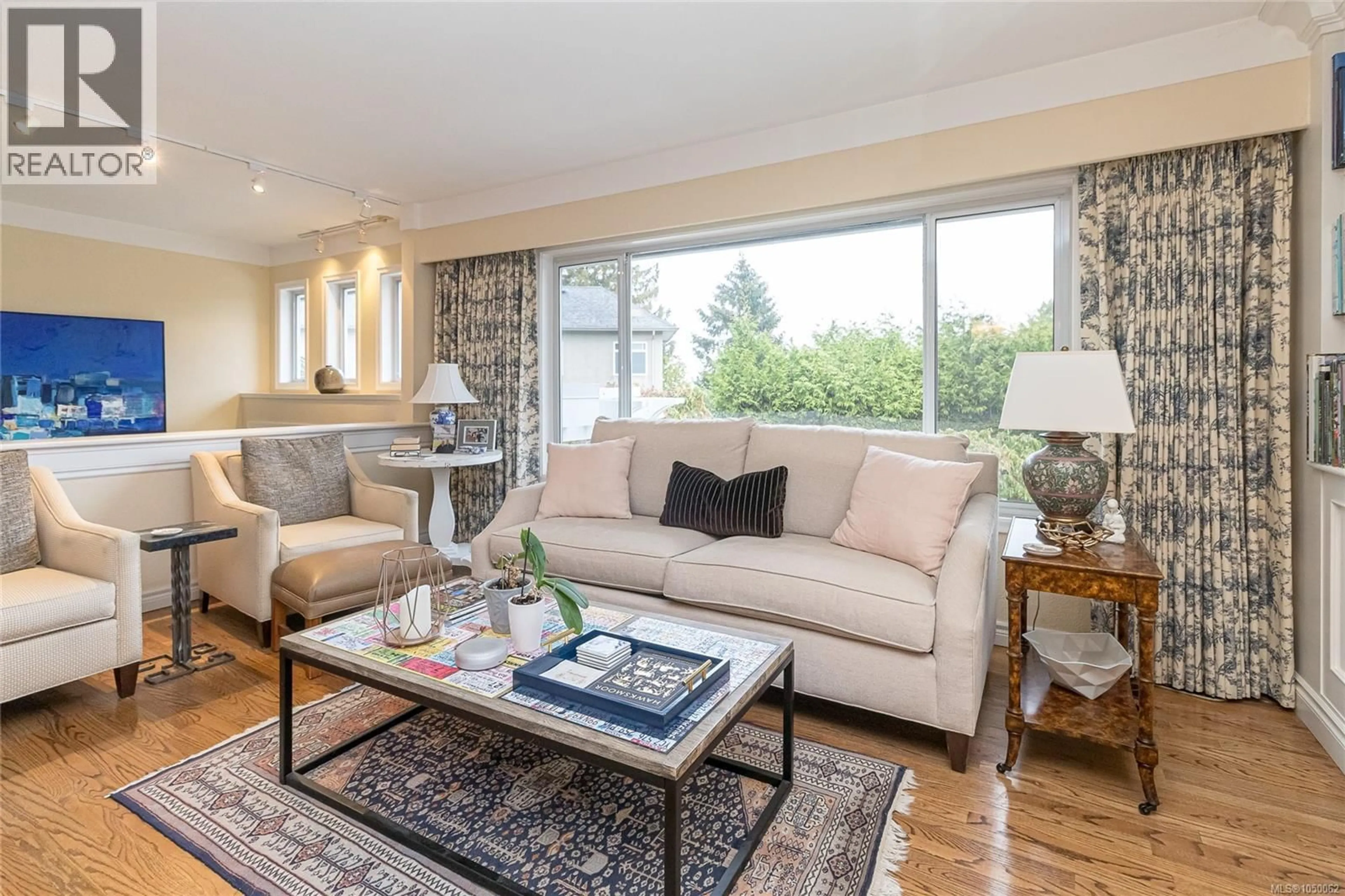 Living room with furniture, wood/laminate floor for 3884 FINNERTY ROAD, Saanich British Columbia V8N4A2