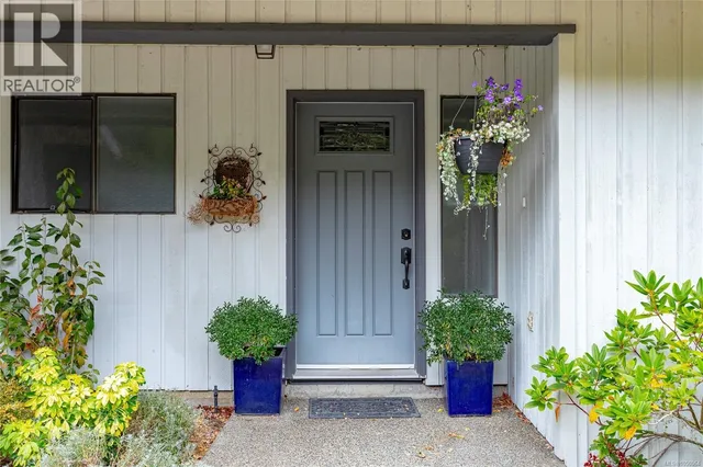 B - 3876 FINNERTY ROAD, Saanich 2