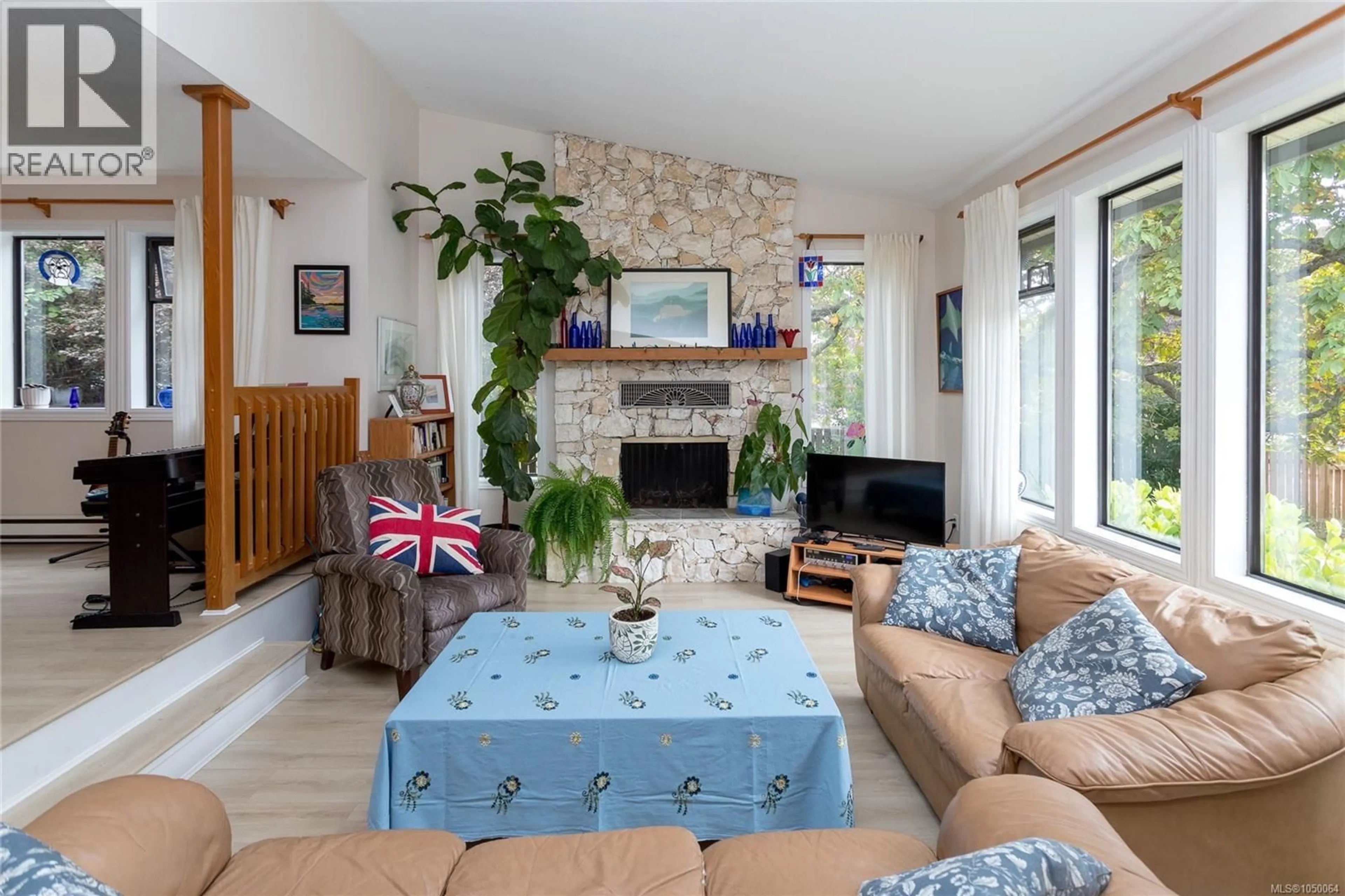 Living room with furniture, unknown for B - 3876 FINNERTY ROAD, Saanich British Columbia V8N4A2