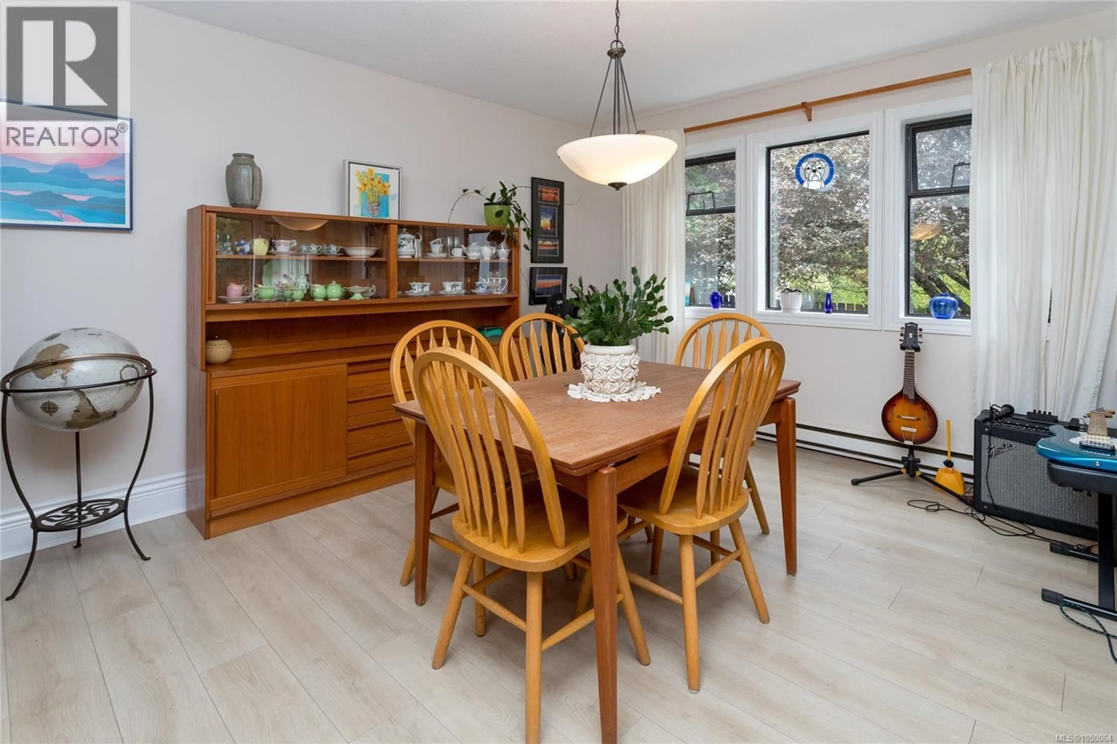 Dining room, wood/laminate floor for B - 3876 FINNERTY ROAD, Saanich British Columbia V8N4A2