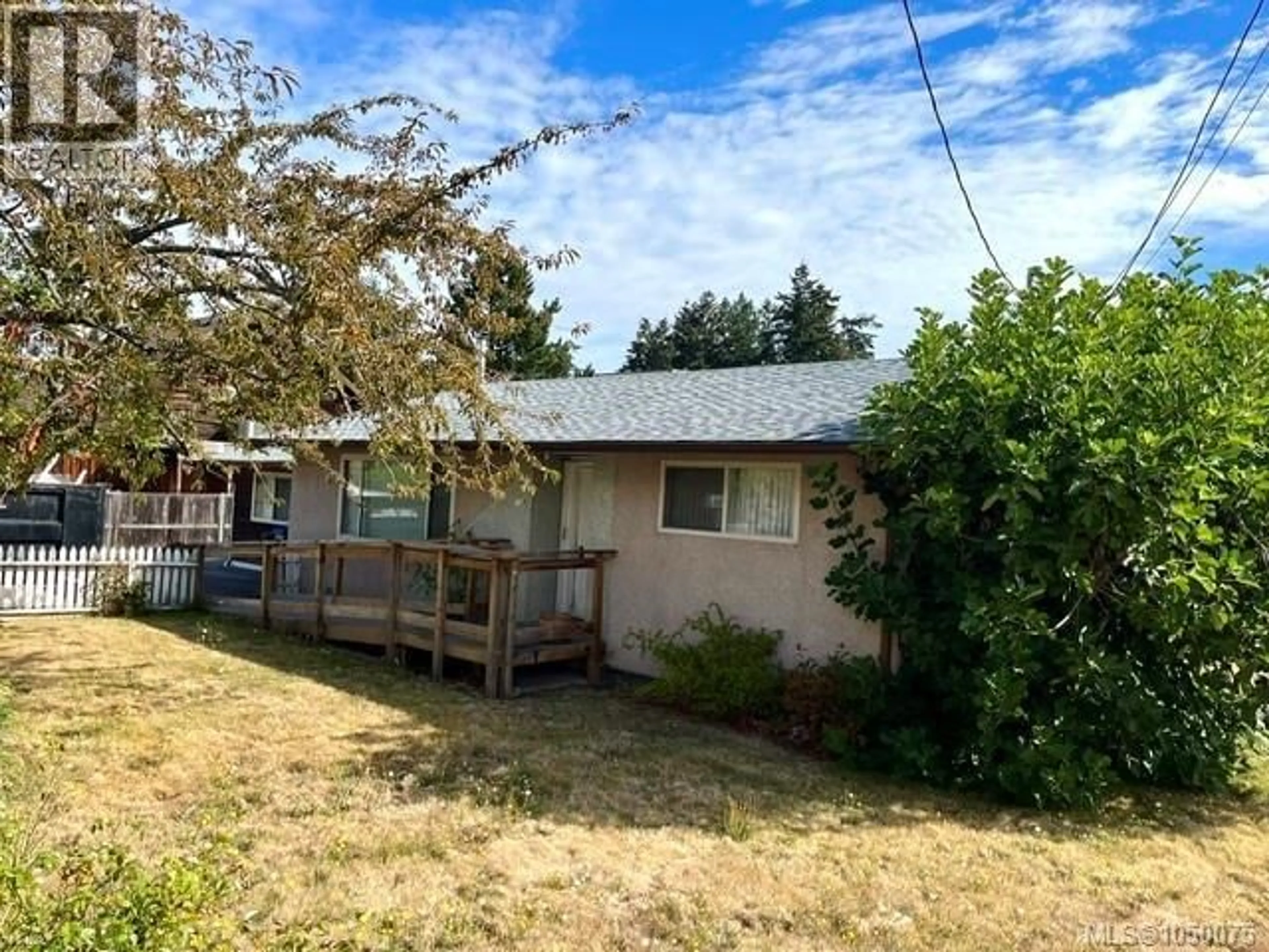 A pic from outside/outdoor area/front of a property/back of a property/a pic from drone, street for 160 MOILLIET STREET SOUTH, Parksville British Columbia V9P1K8