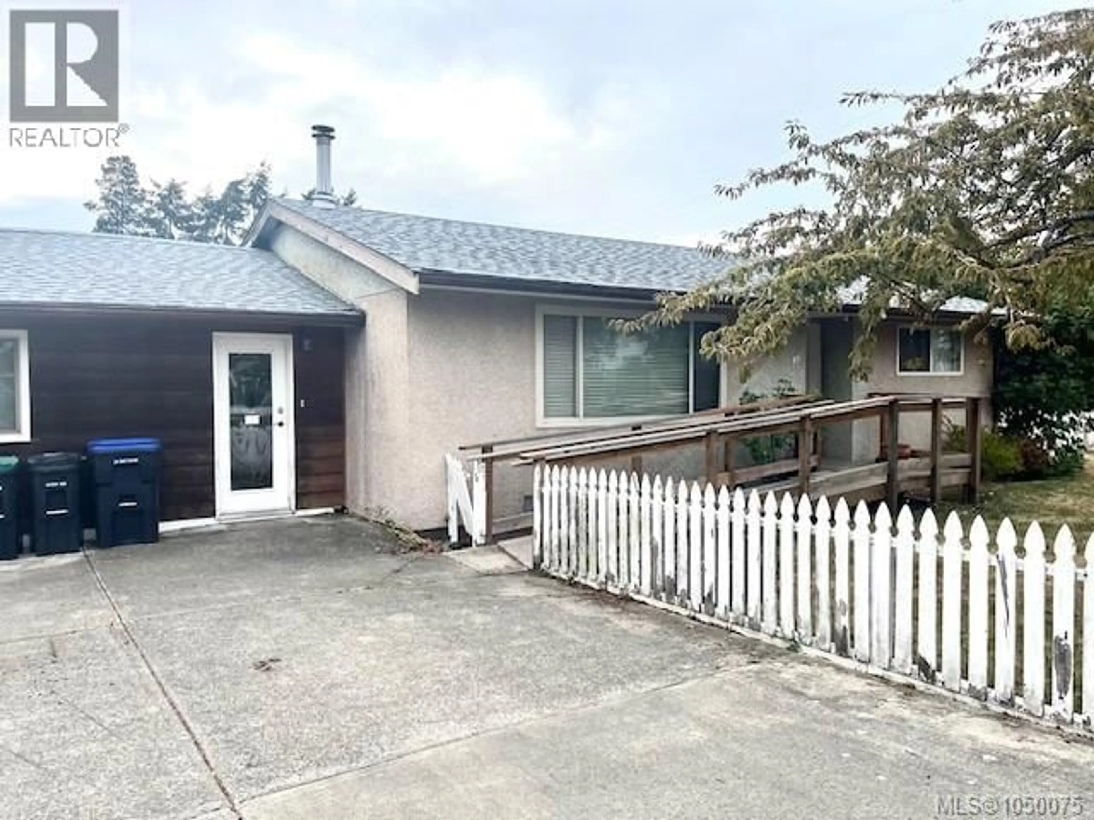 A pic from outside/outdoor area/front of a property/back of a property/a pic from drone, unknown for 160 MOILLIET STREET SOUTH, Parksville British Columbia V9P1K8