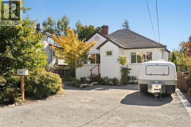 3015 EARL GREY STREET, Saanich 2