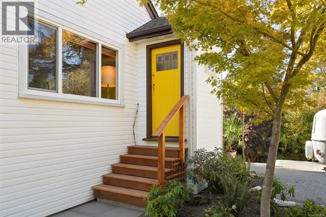 3015 EARL GREY STREET, Saanich 3