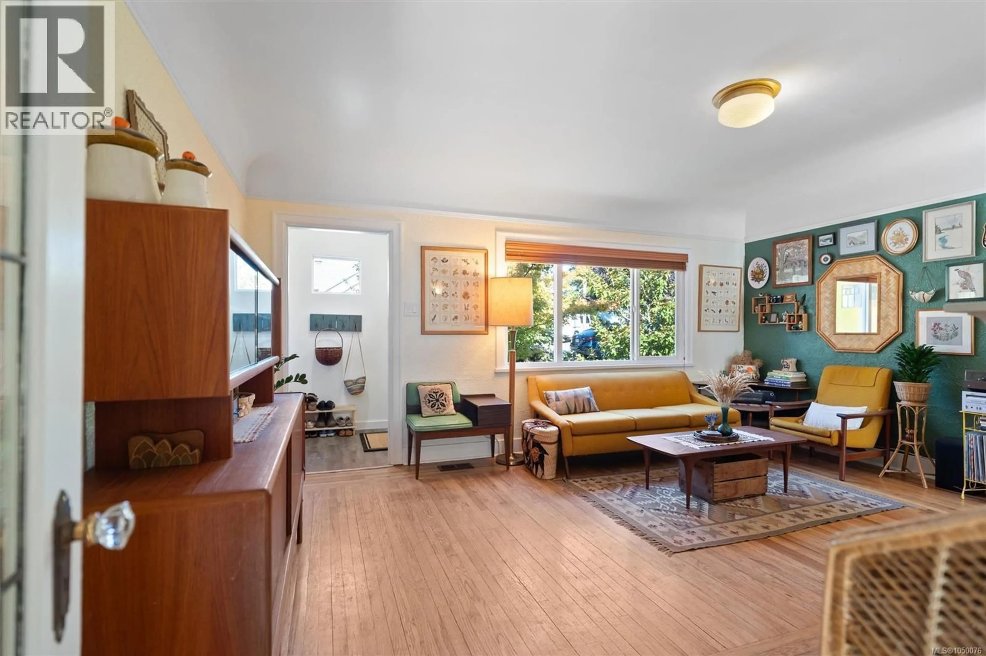 Living room with furniture, unknown for 3015 EARL GREY STREET, Saanich British Columbia V9B1L1