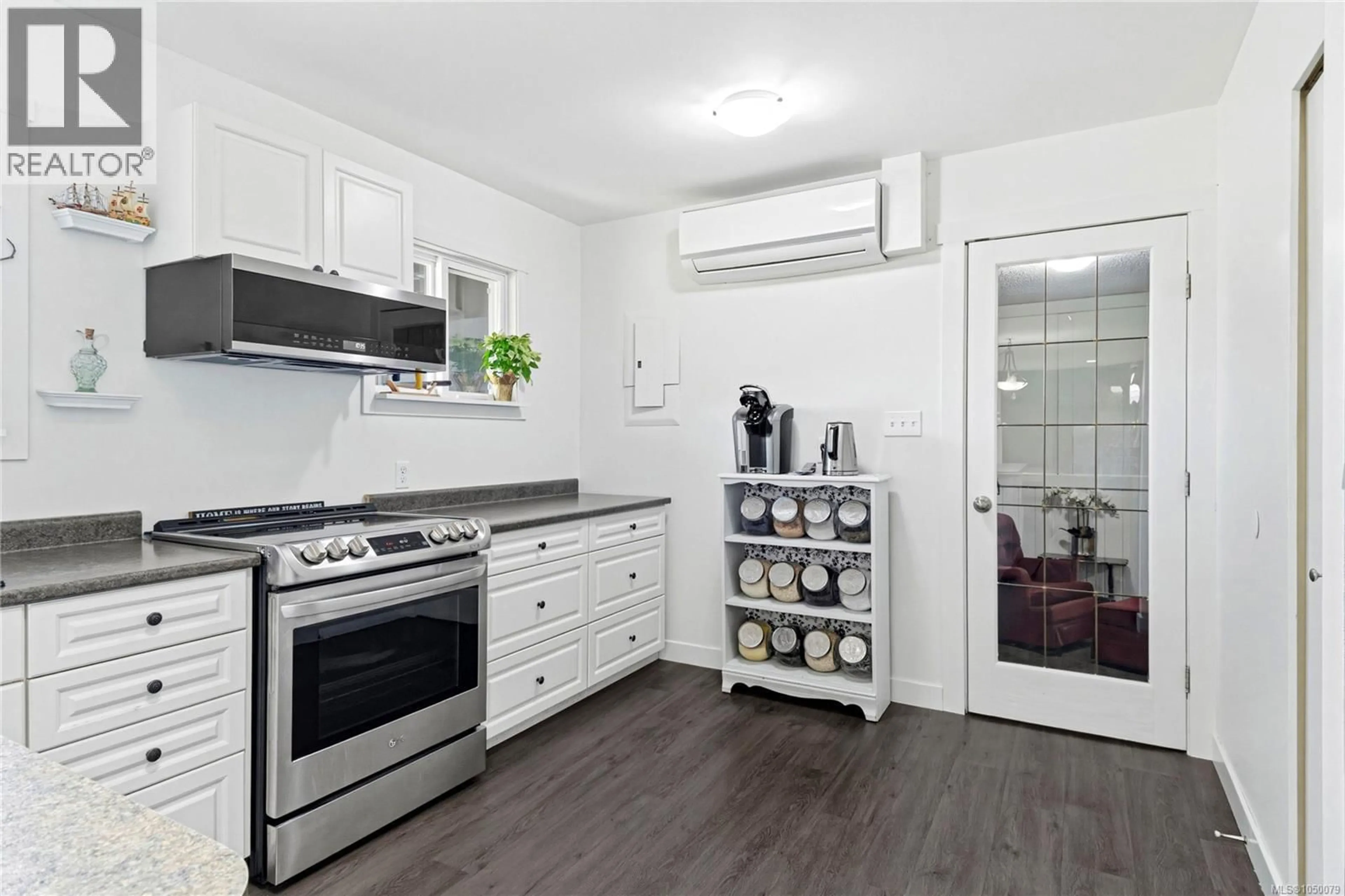 Standard kitchen, unknown for 920 WATSON CRESCENT, Campbell River British Columbia V9W5N4