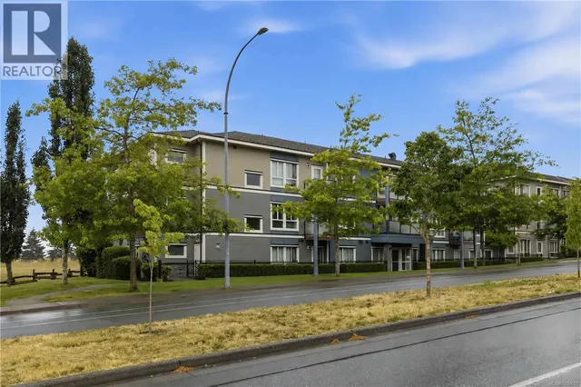 203 - 4050 DOUGLAS STREET, Saanich 2