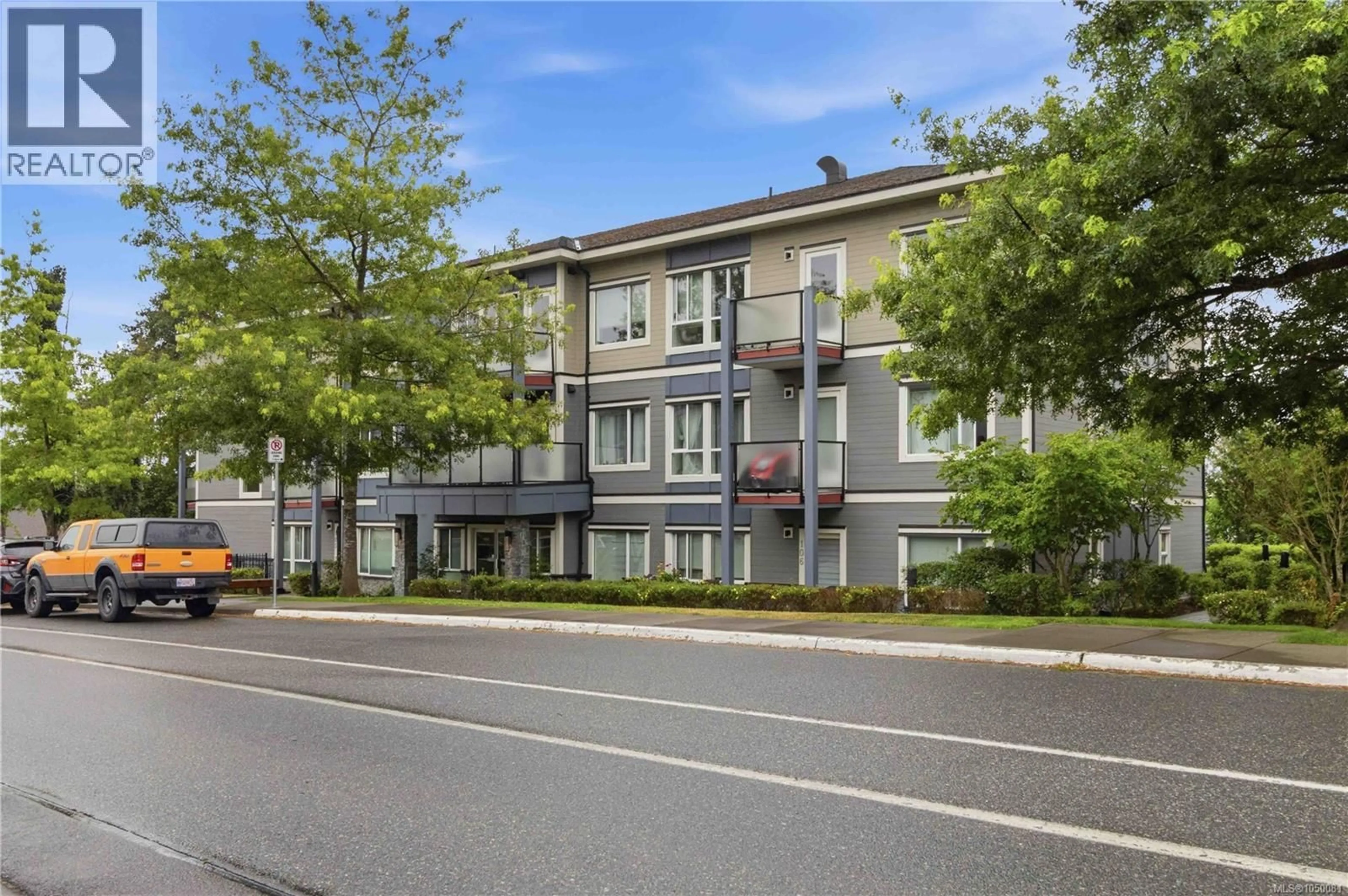 Patio, street for 203 - 4050 DOUGLAS STREET, Saanich British Columbia V8X0A5